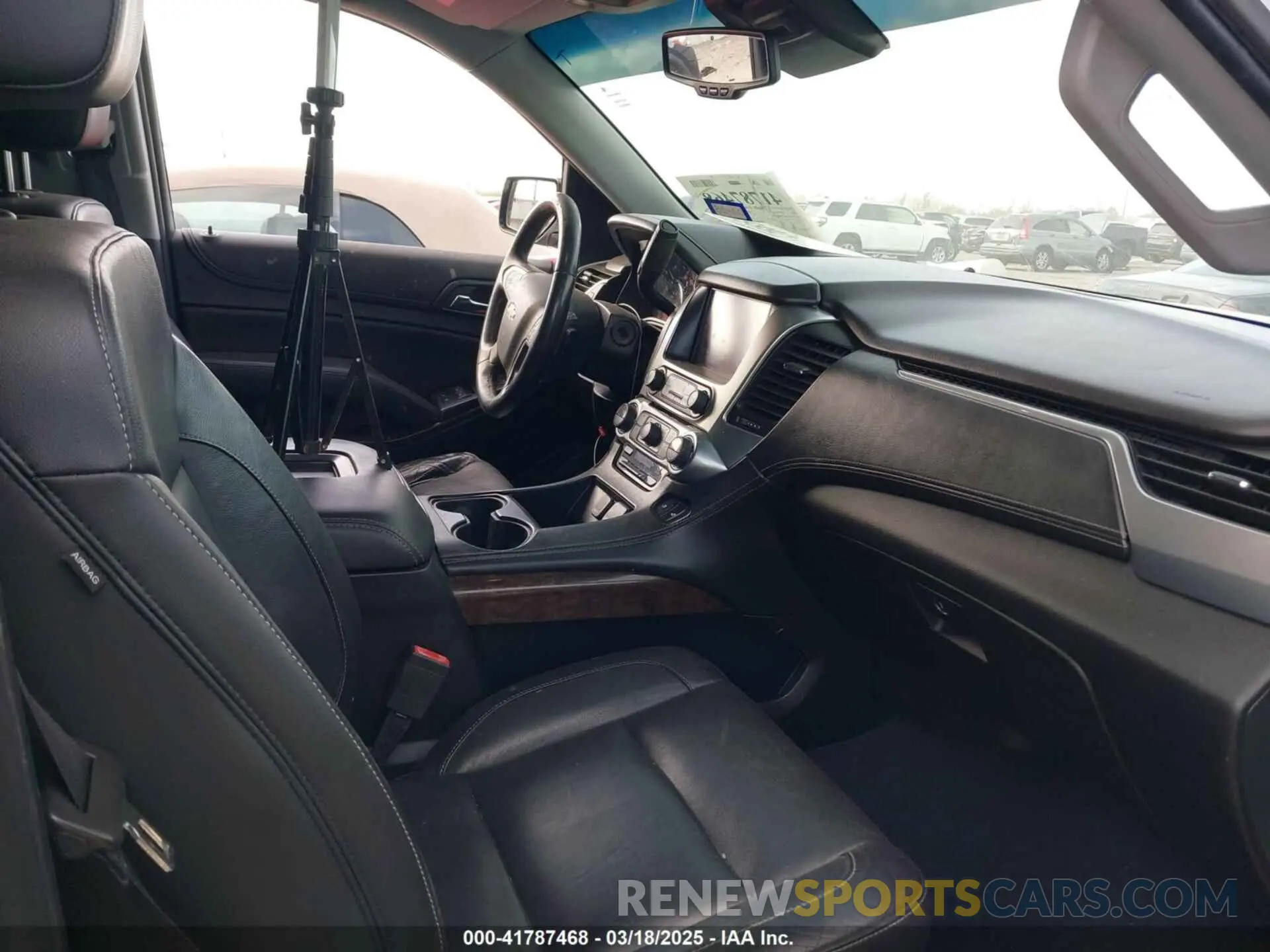 5 Фотография поврежденного автомобиля 1GNSCBKC3KR160818 CHEVROLET TAHOE 2019