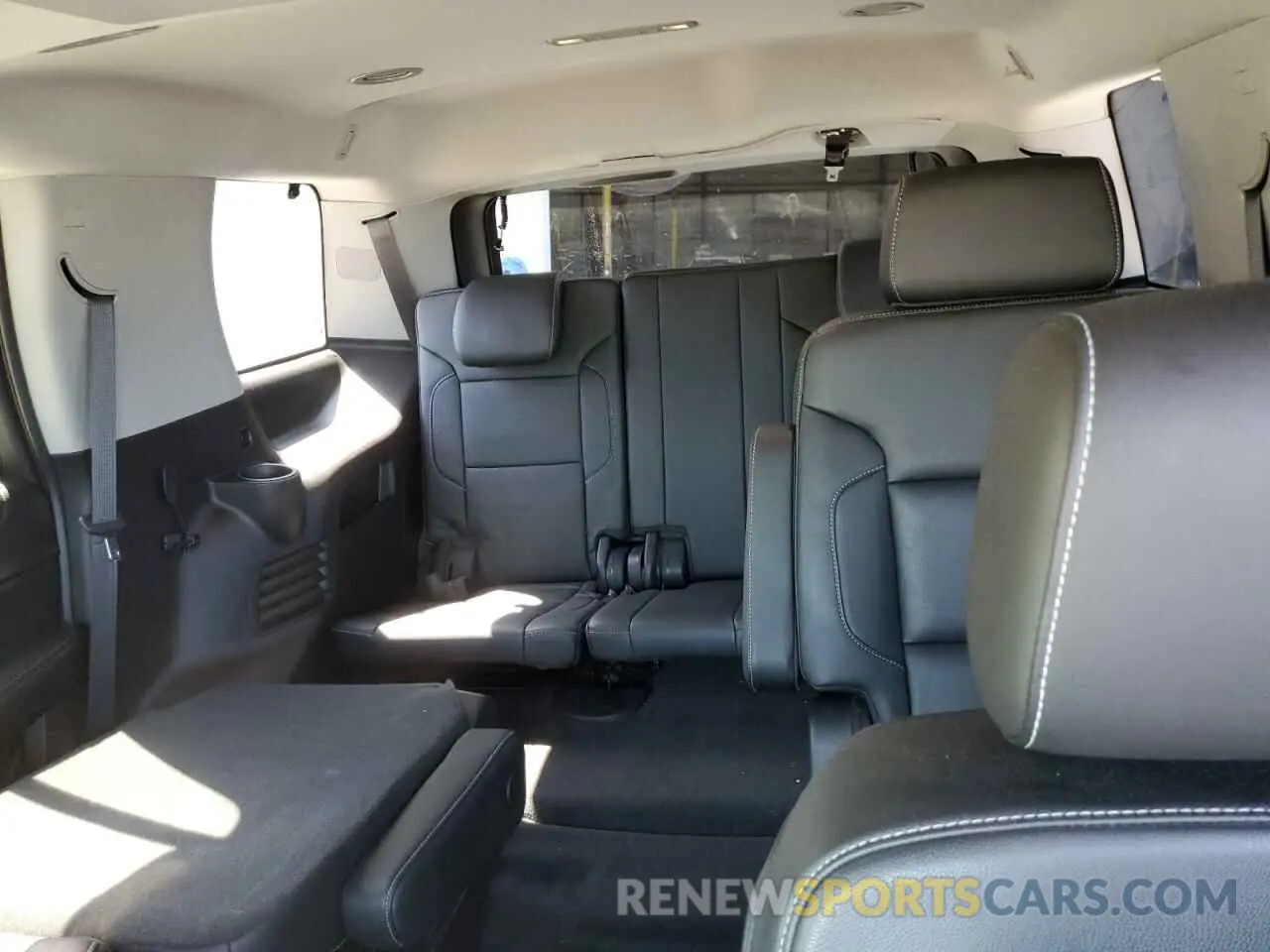 10 Photograph of a damaged car 1GNSCBKC6KR198284 CHEVROLET TAHOE 2019