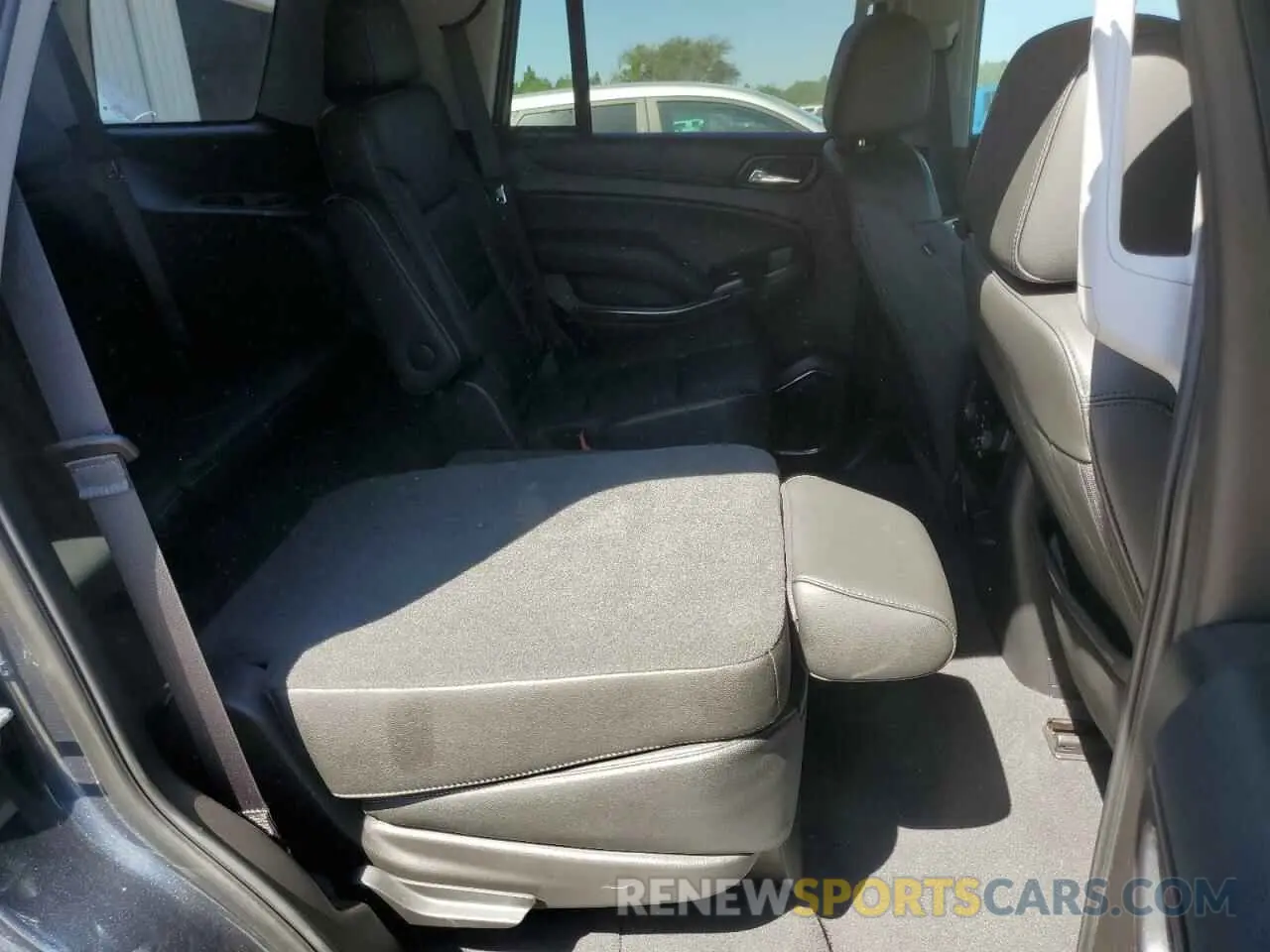 11 Photograph of a damaged car 1GNSCBKC6KR198284 CHEVROLET TAHOE 2019