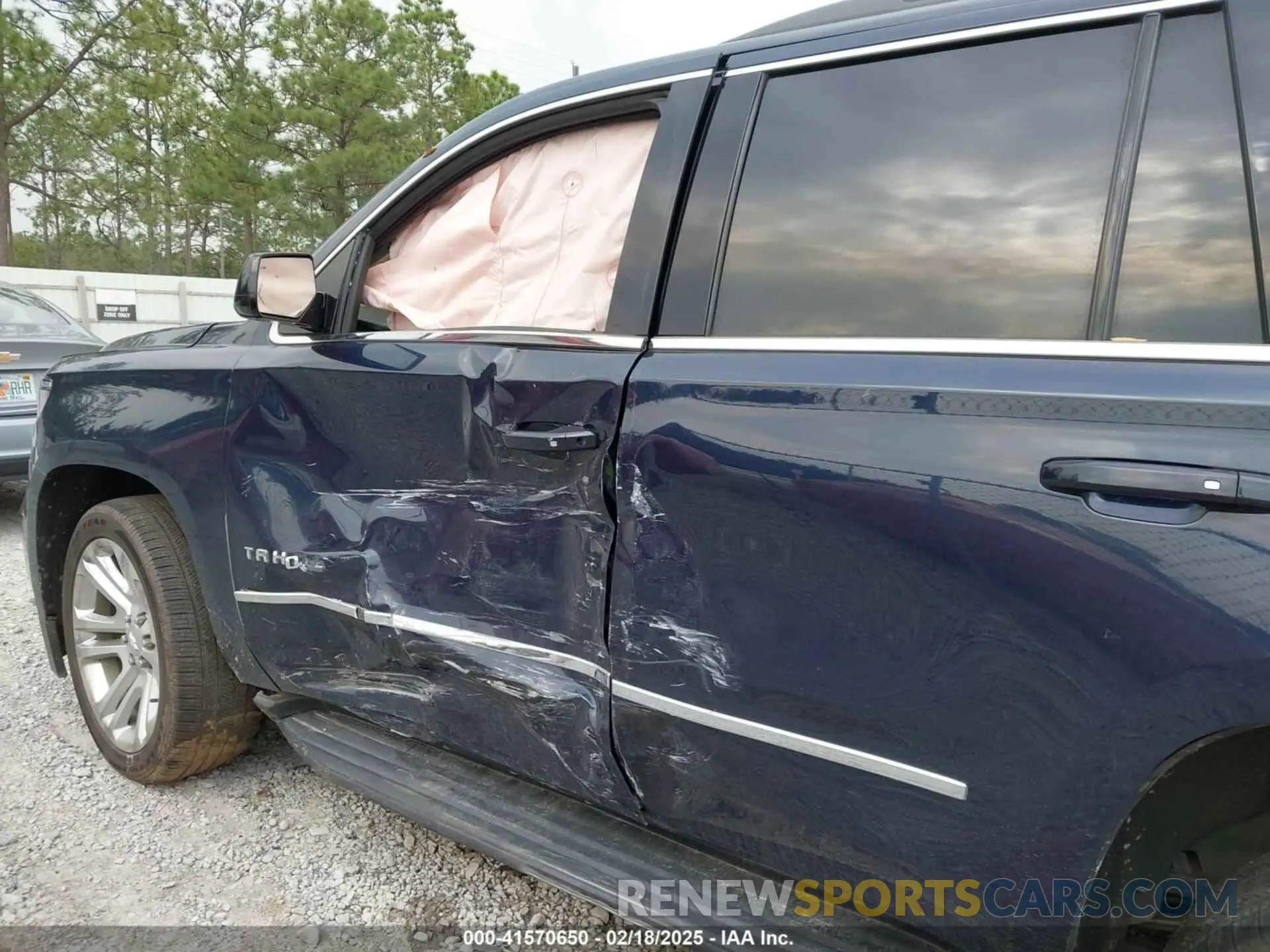 6 Photograph of a damaged car 1GNSCBKC7KR133119 CHEVROLET TAHOE 2019