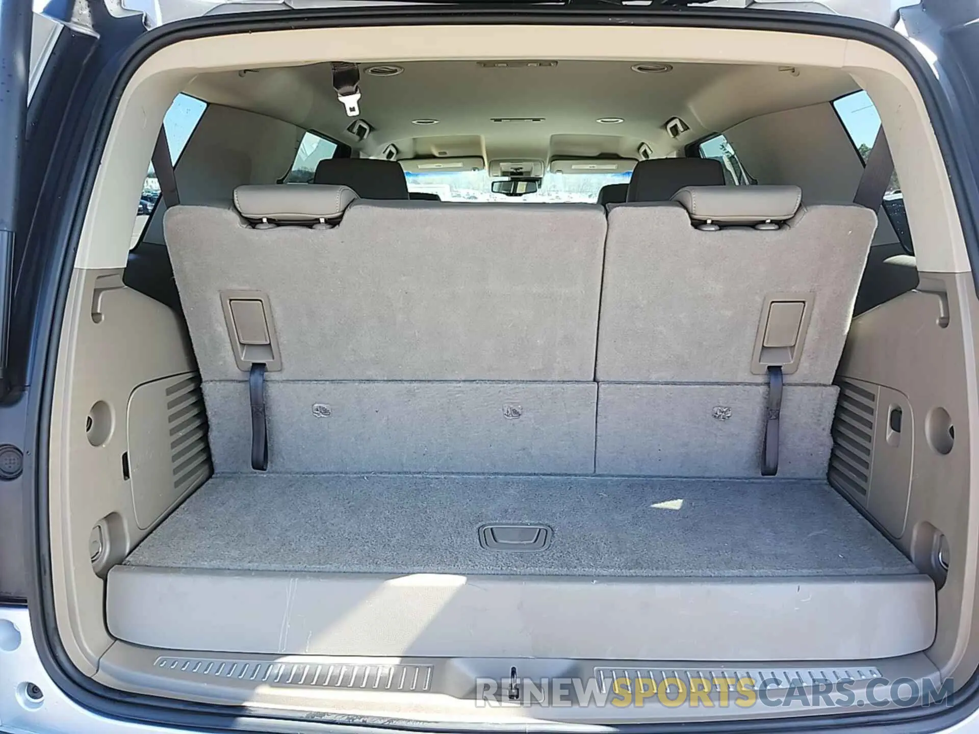 16 Photograph of a damaged car 1GNSCBKC7KR268973 CHEVROLET TAHOE 2019