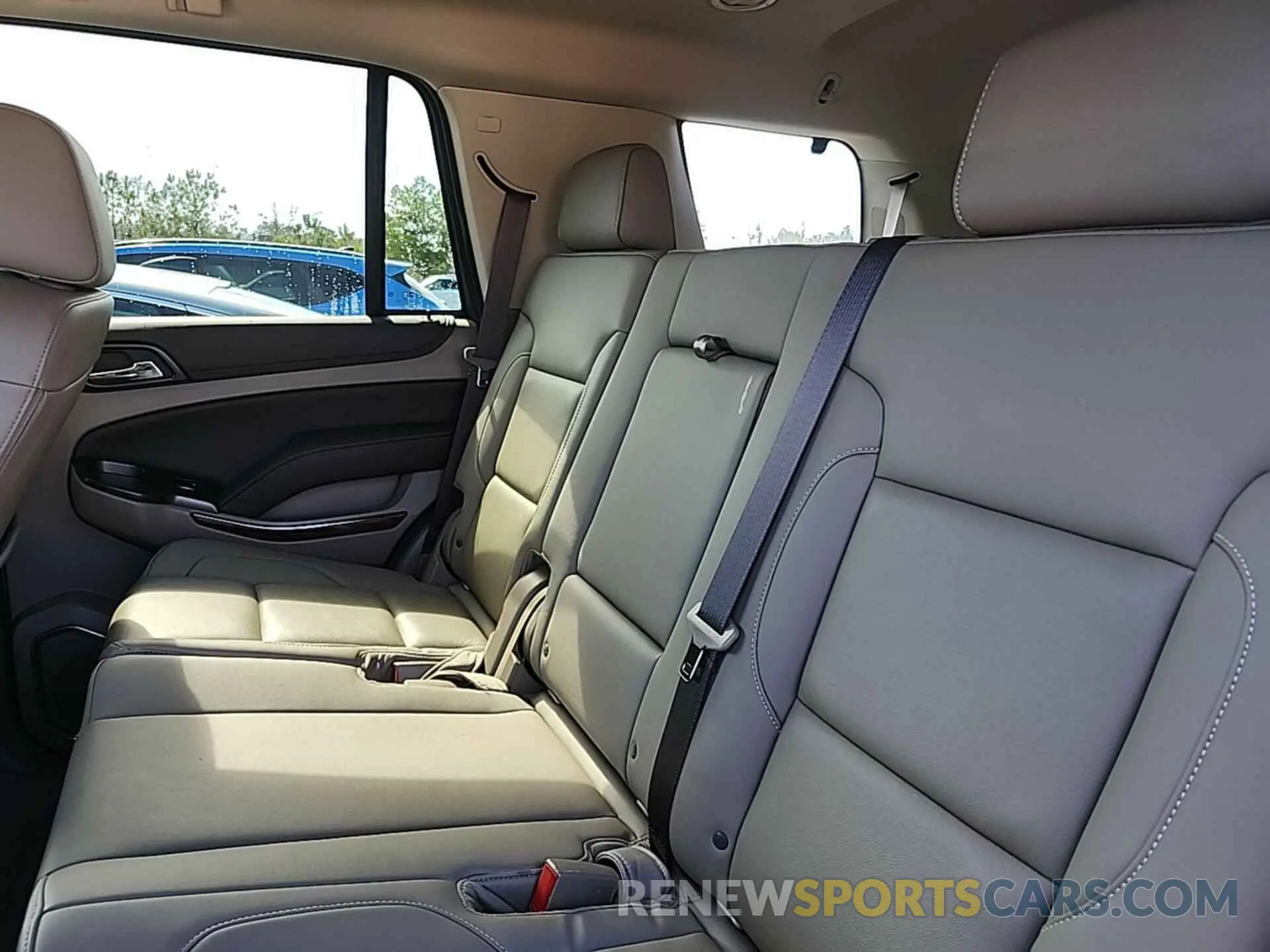 19 Photograph of a damaged car 1GNSCBKC7KR268973 CHEVROLET TAHOE 2019