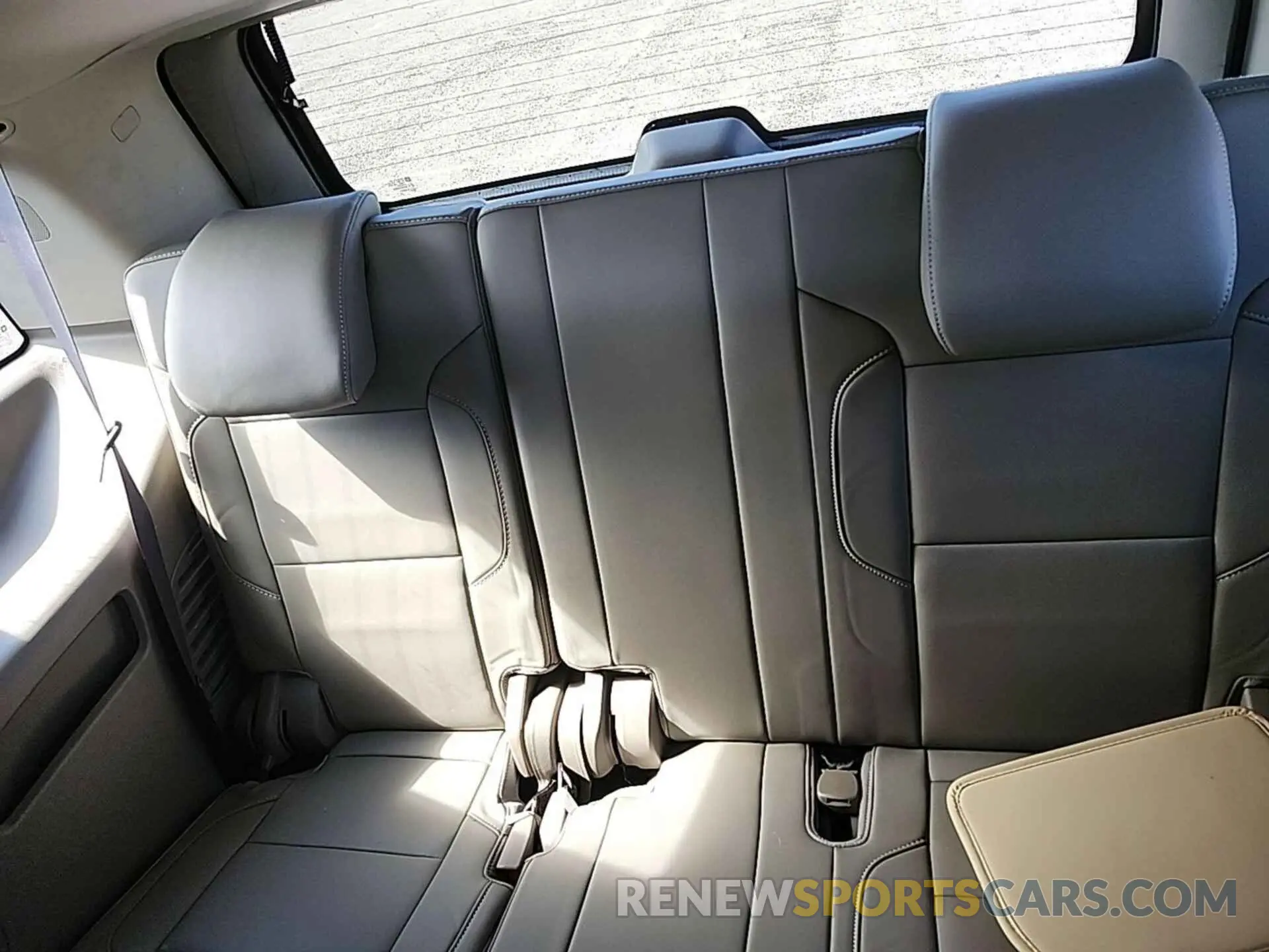 21 Photograph of a damaged car 1GNSCBKC7KR268973 CHEVROLET TAHOE 2019