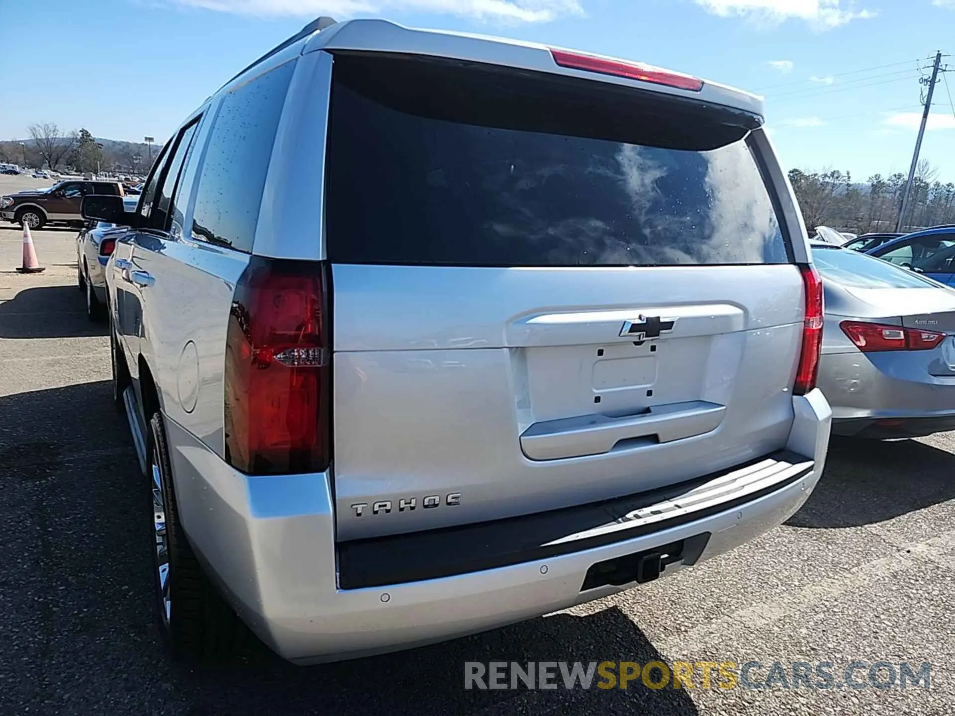 32 Photograph of a damaged car 1GNSCBKC7KR268973 CHEVROLET TAHOE 2019