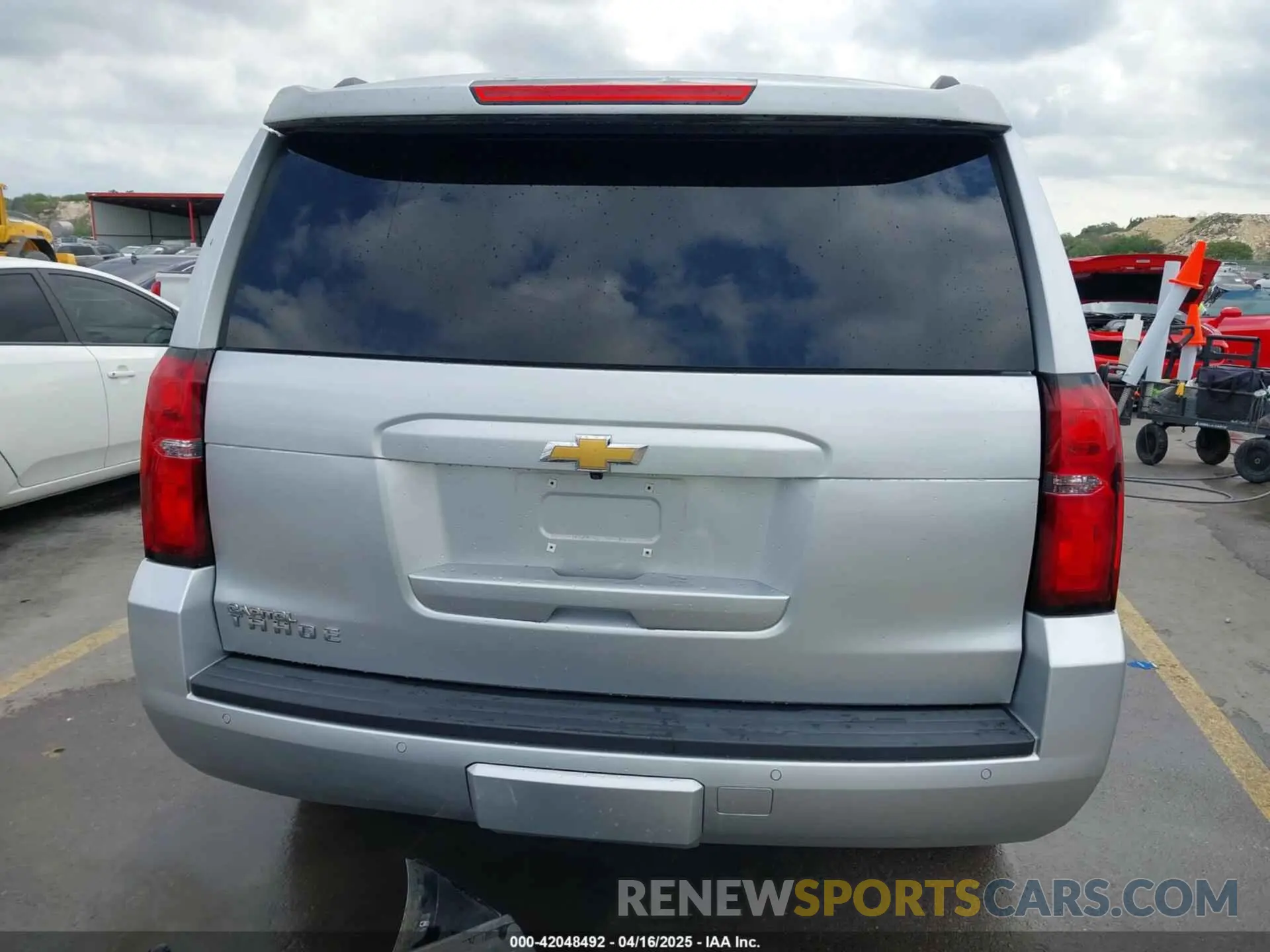 17 Photograph of a damaged car 1GNSCBKC7KR326466 CHEVROLET TAHOE 2019