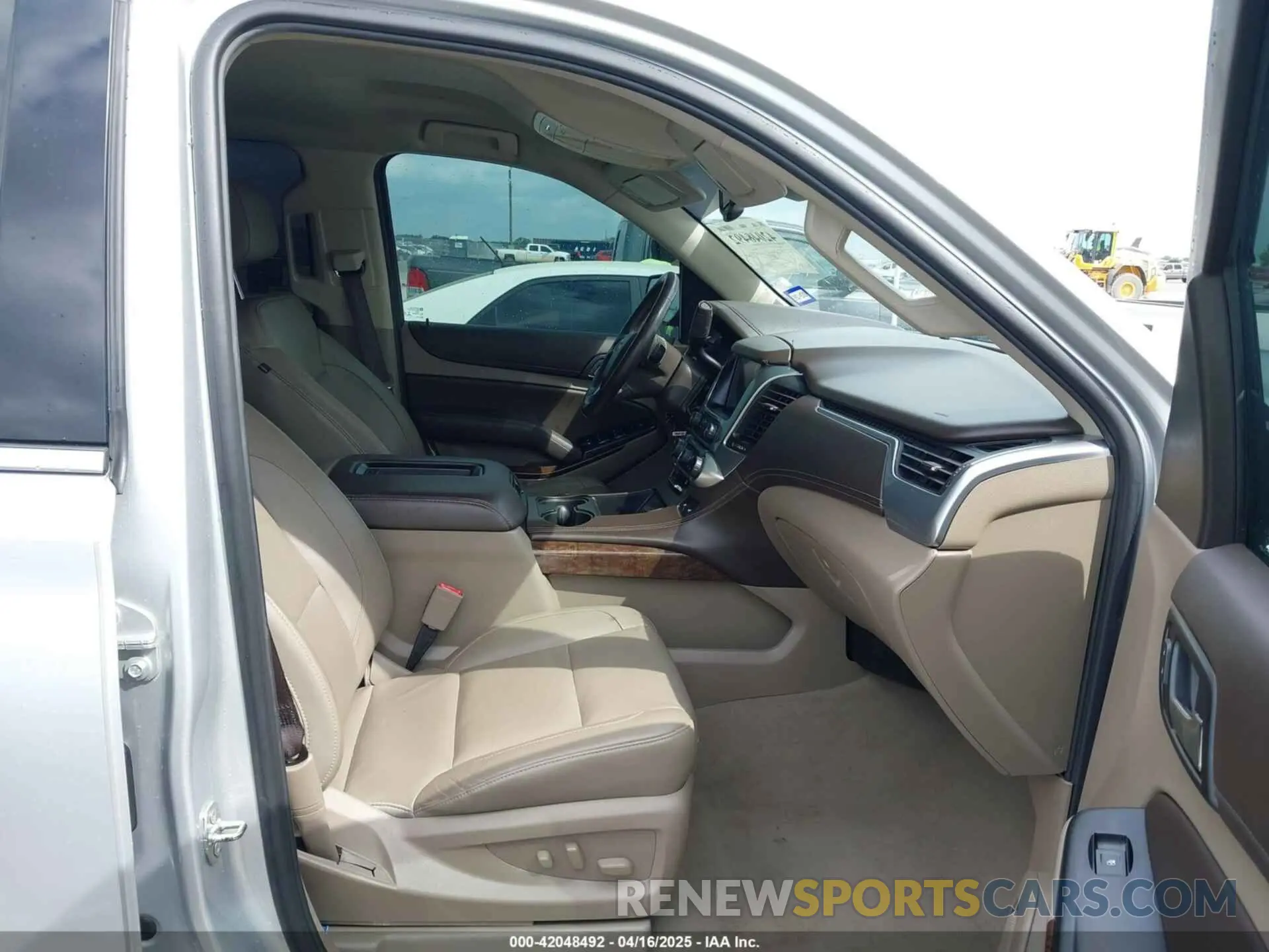 5 Photograph of a damaged car 1GNSCBKC7KR326466 CHEVROLET TAHOE 2019