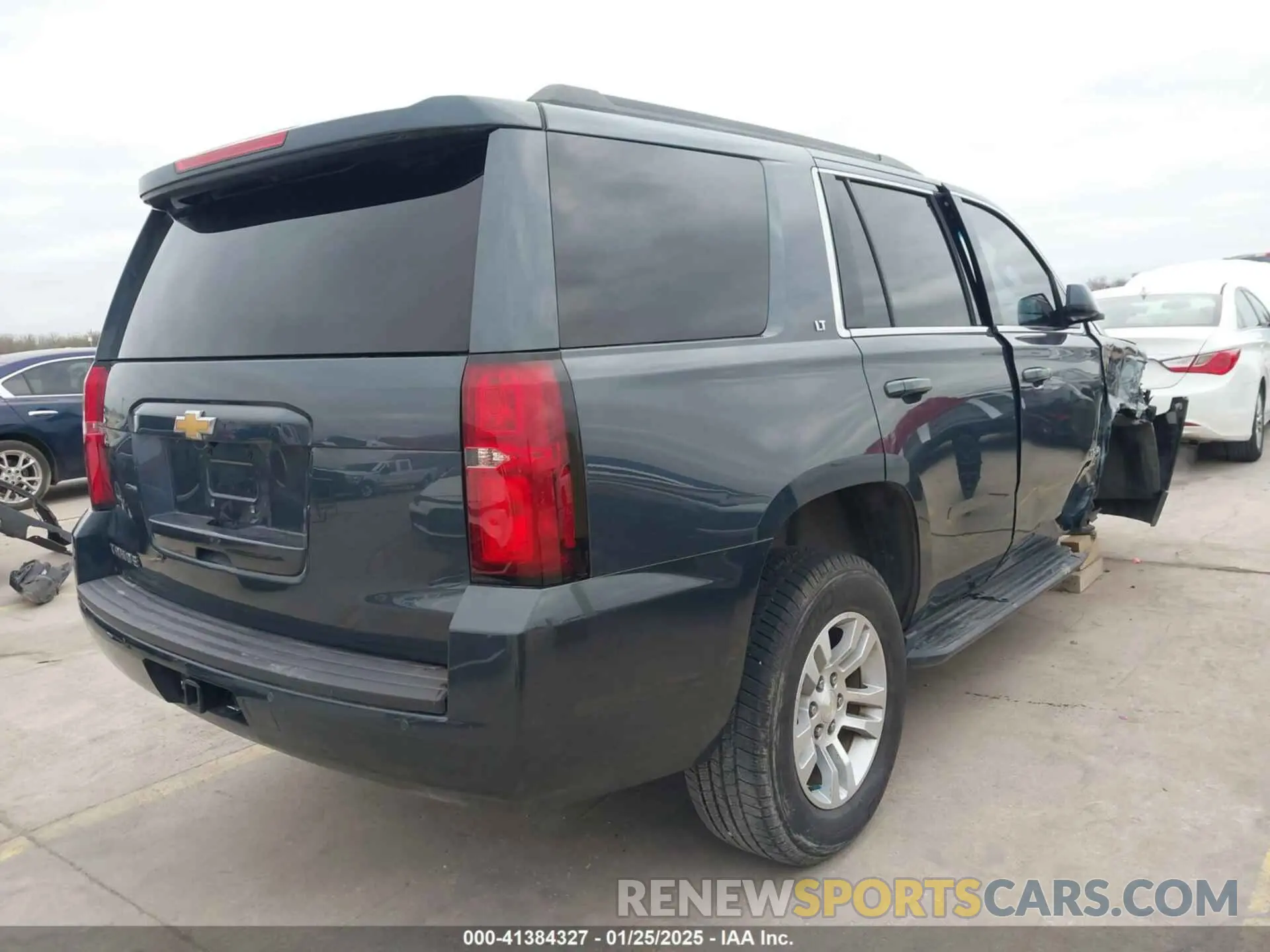 4 Фотография поврежденного автомобиля 1GNSCBKC8KR366460 CHEVROLET TAHOE 2019