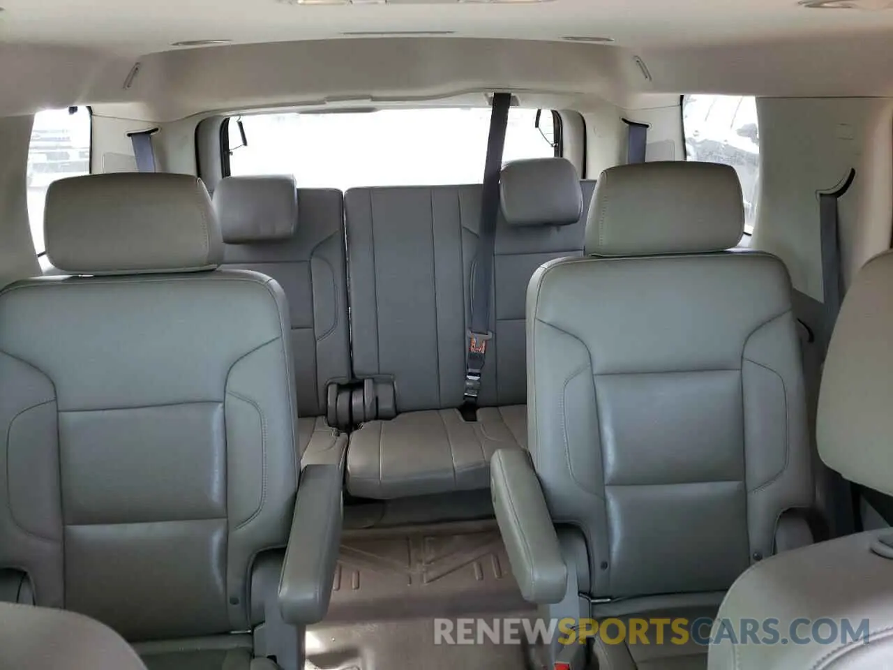 10 Photograph of a damaged car 1GNSCBKC8KR396364 CHEVROLET TAHOE 2019