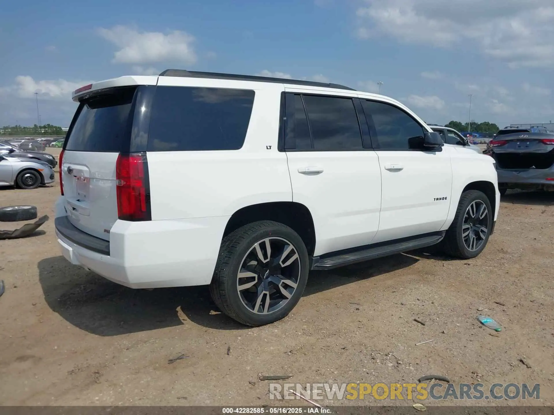 4 Фотография поврежденного автомобиля 1GNSCBKC9KR372204 CHEVROLET TAHOE 2019