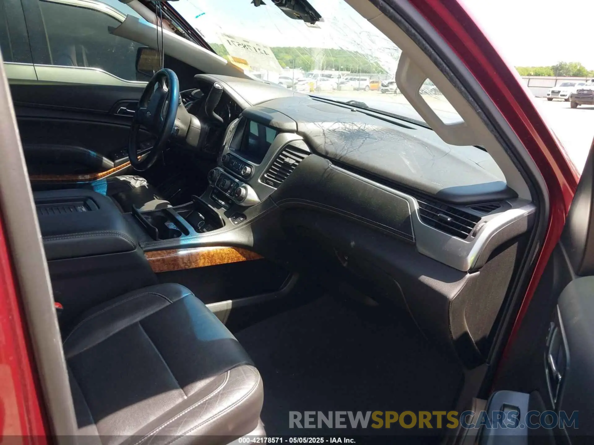 5 Photograph of a damaged car 1GNSCCKC2KR173999 CHEVROLET TAHOE 2019