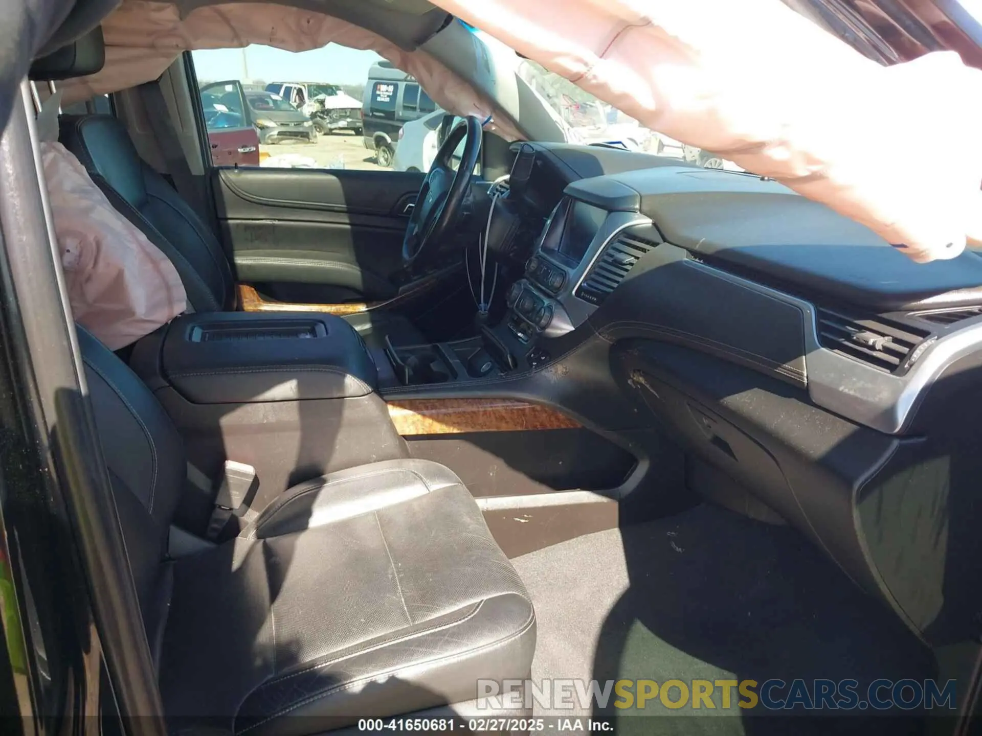 5 Photograph of a damaged car 1GNSCCKC5KR260277 CHEVROLET TAHOE 2019
