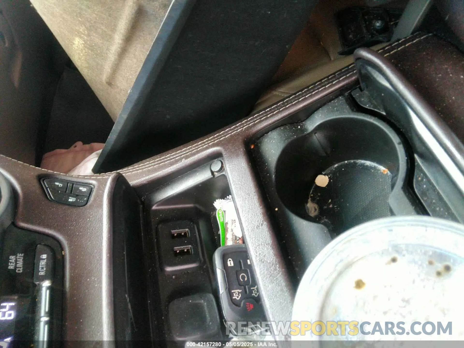 11 Photograph of a damaged car 1GNSCCKC6KR105463 CHEVROLET TAHOE 2019