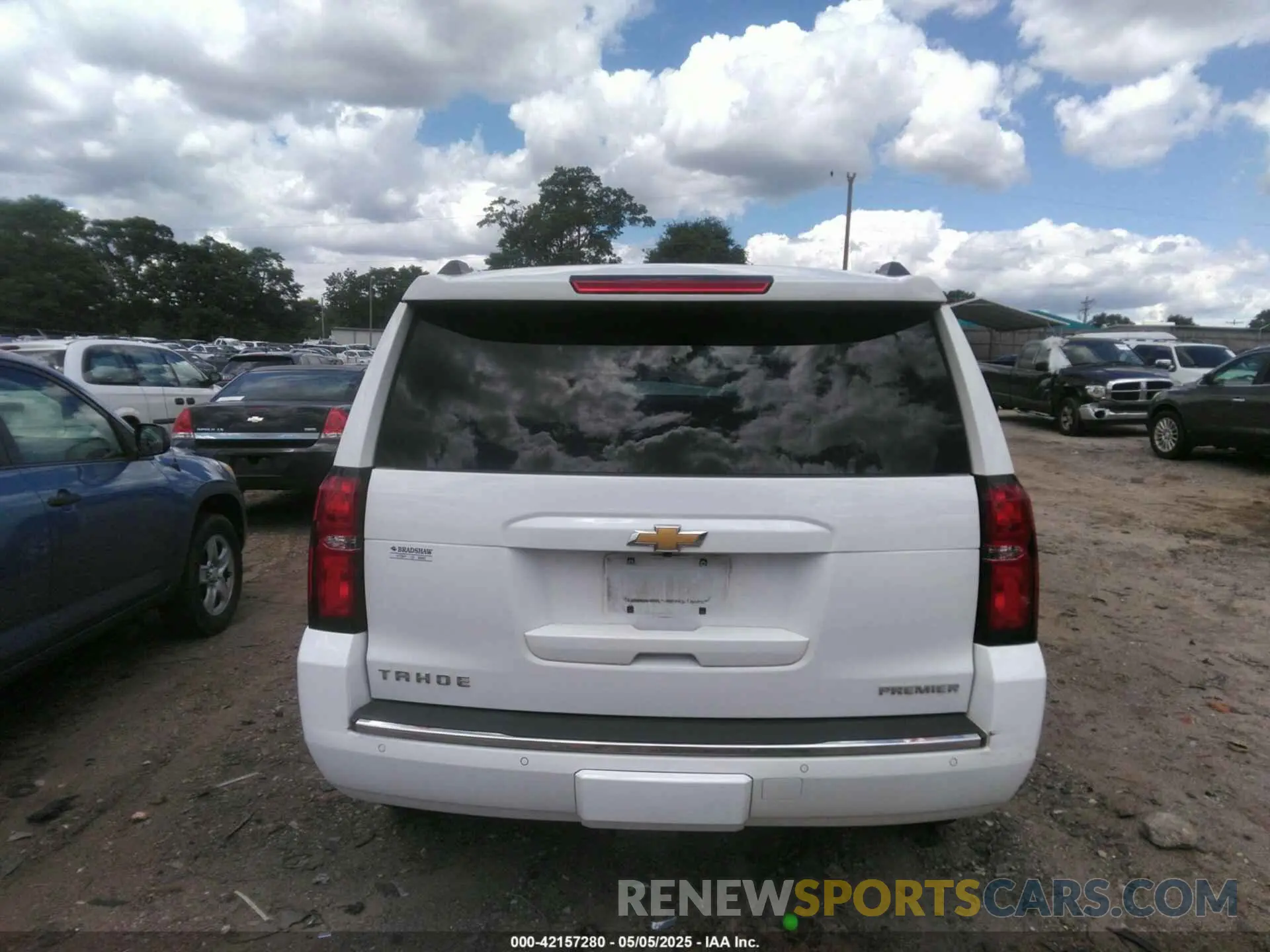 16 Photograph of a damaged car 1GNSCCKC6KR105463 CHEVROLET TAHOE 2019