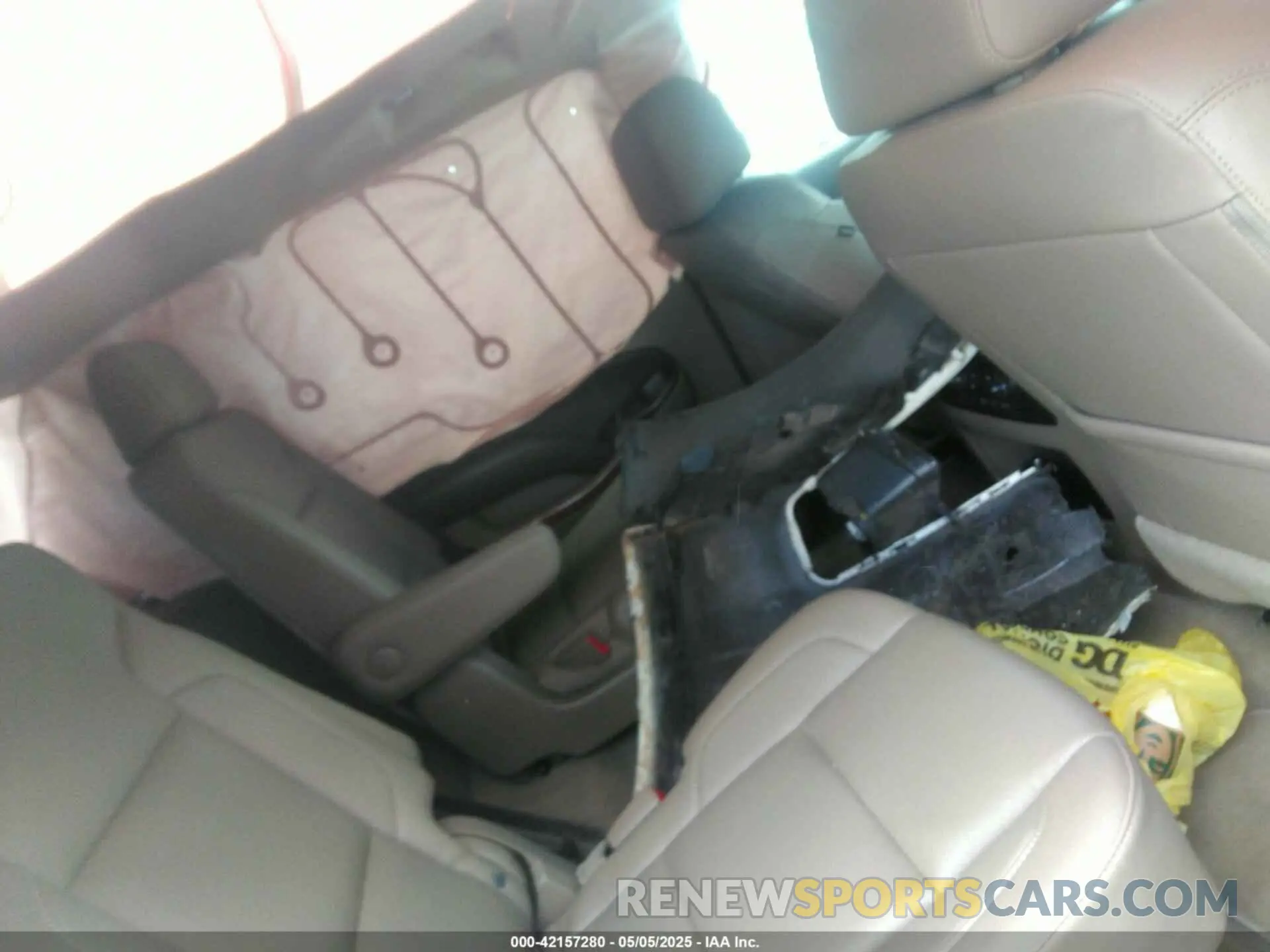 8 Photograph of a damaged car 1GNSCCKC6KR105463 CHEVROLET TAHOE 2019