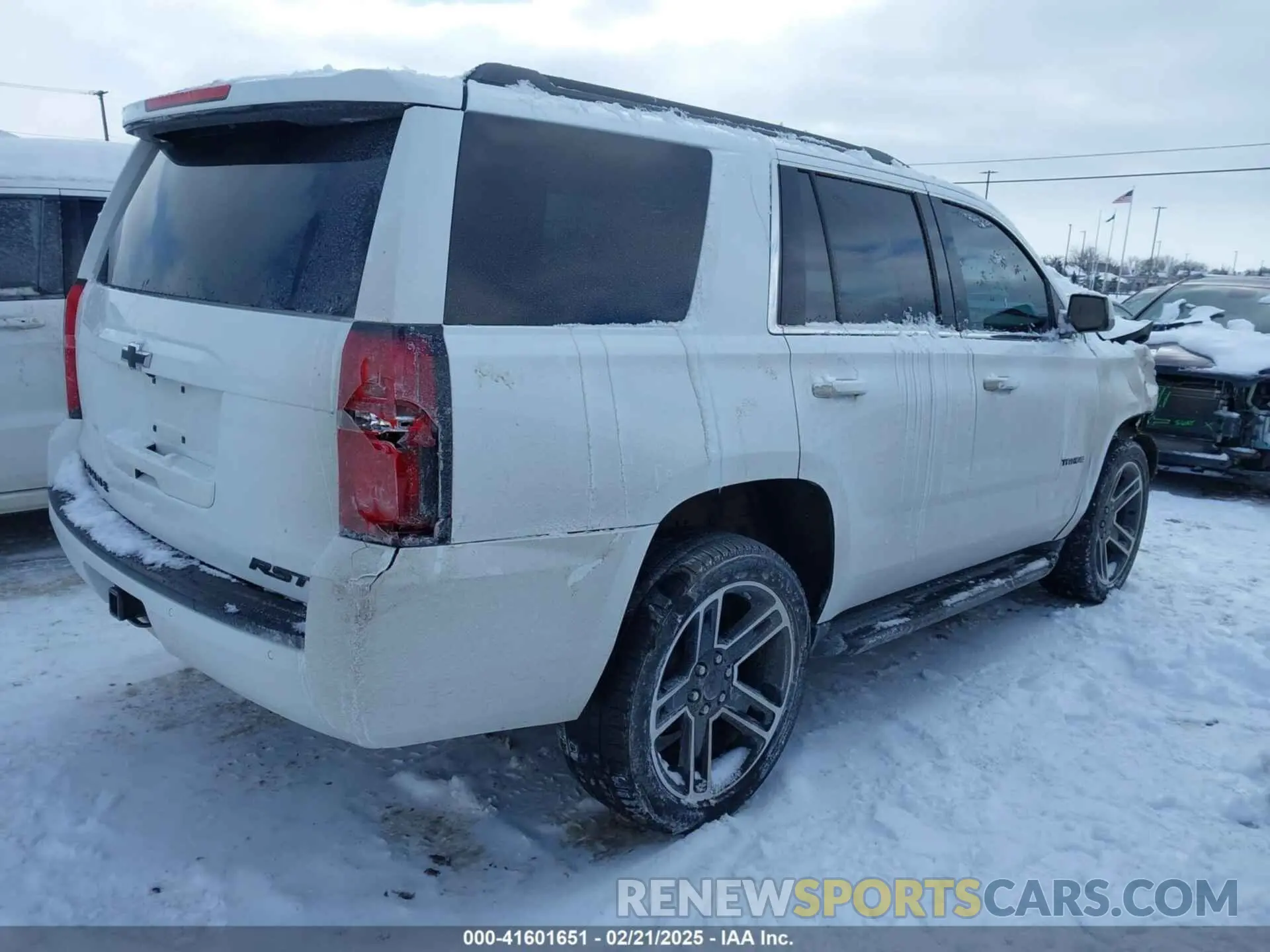 4 Photograph of a damaged car 1GNSKAKC1KR325651 CHEVROLET TAHOE 2019