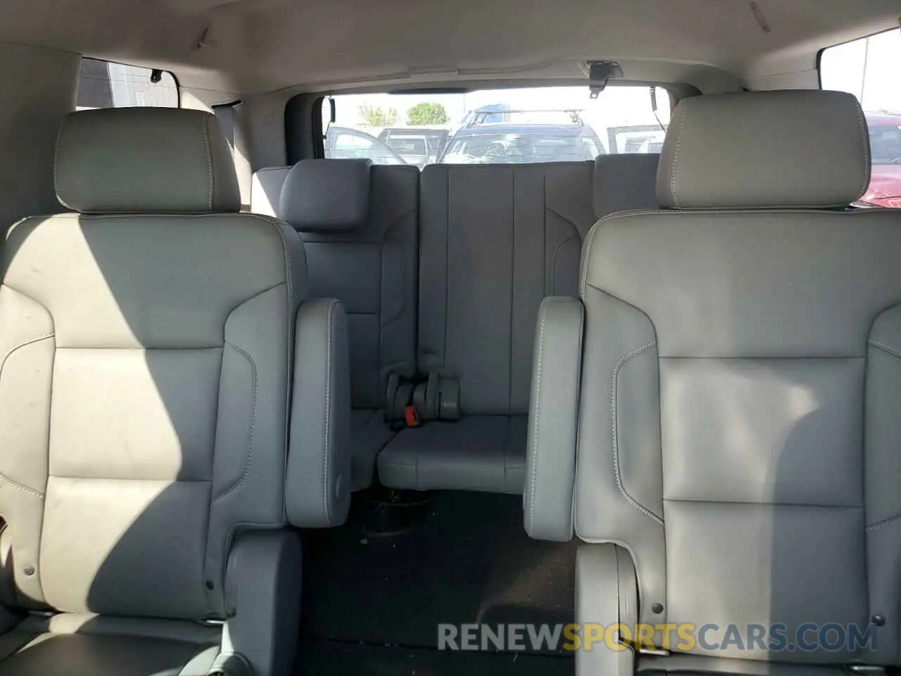 10 Photograph of a damaged car 1GNSKBKC2KR208134 CHEVROLET TAHOE 2019