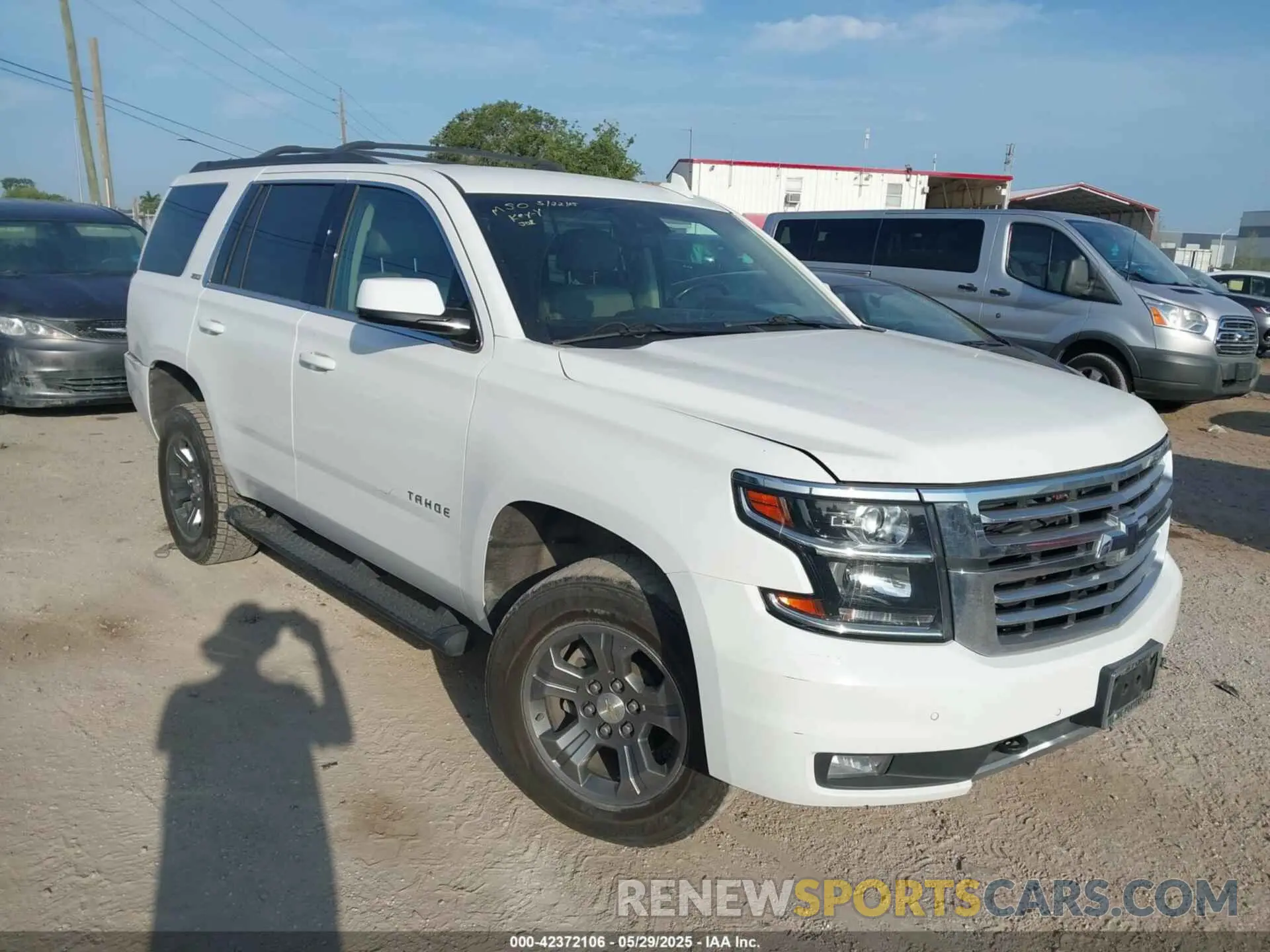 1 Фотография поврежденного автомобиля 1GNSKBKC2KR253915 CHEVROLET TAHOE 2019