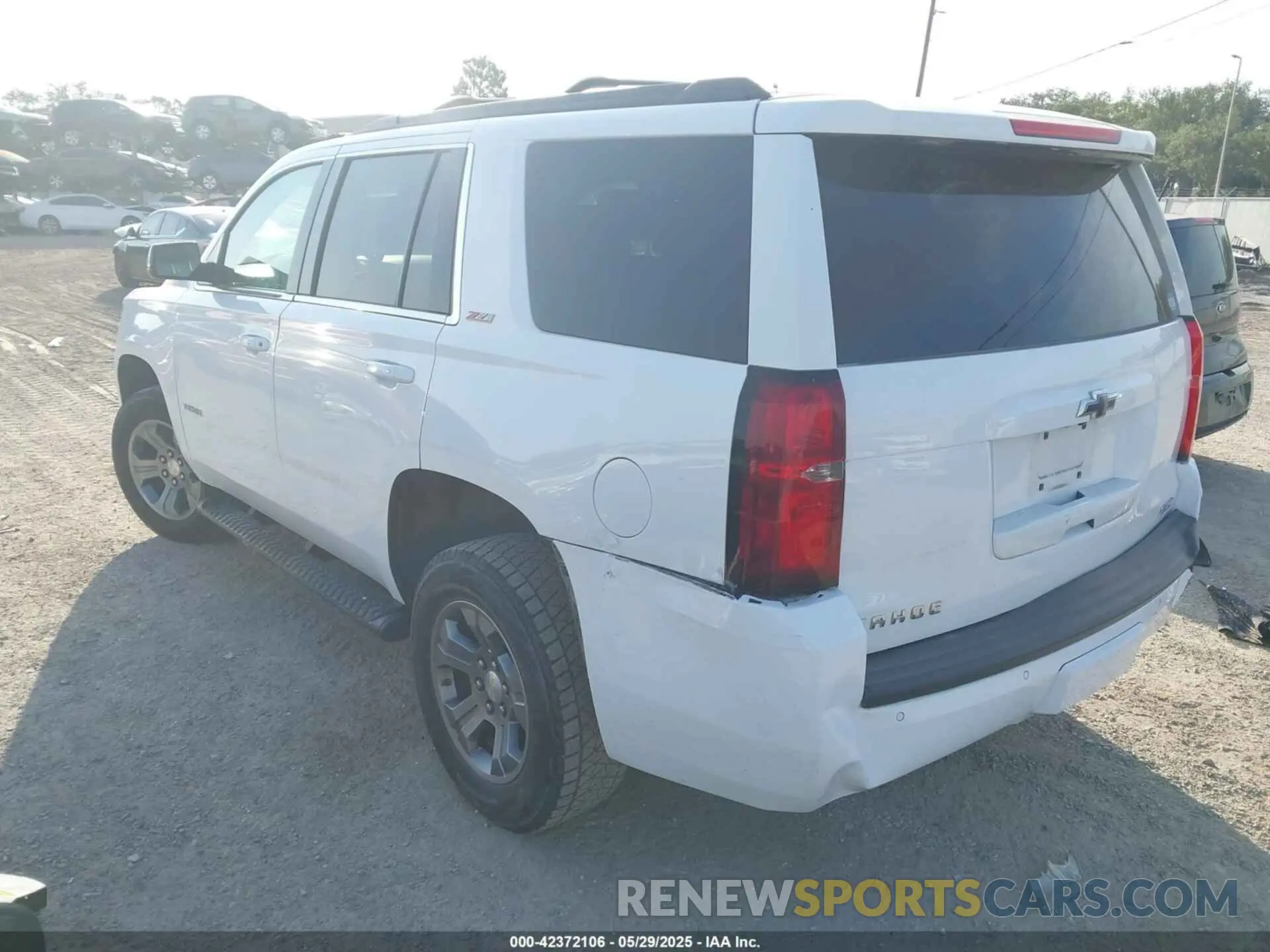3 Фотография поврежденного автомобиля 1GNSKBKC2KR253915 CHEVROLET TAHOE 2019