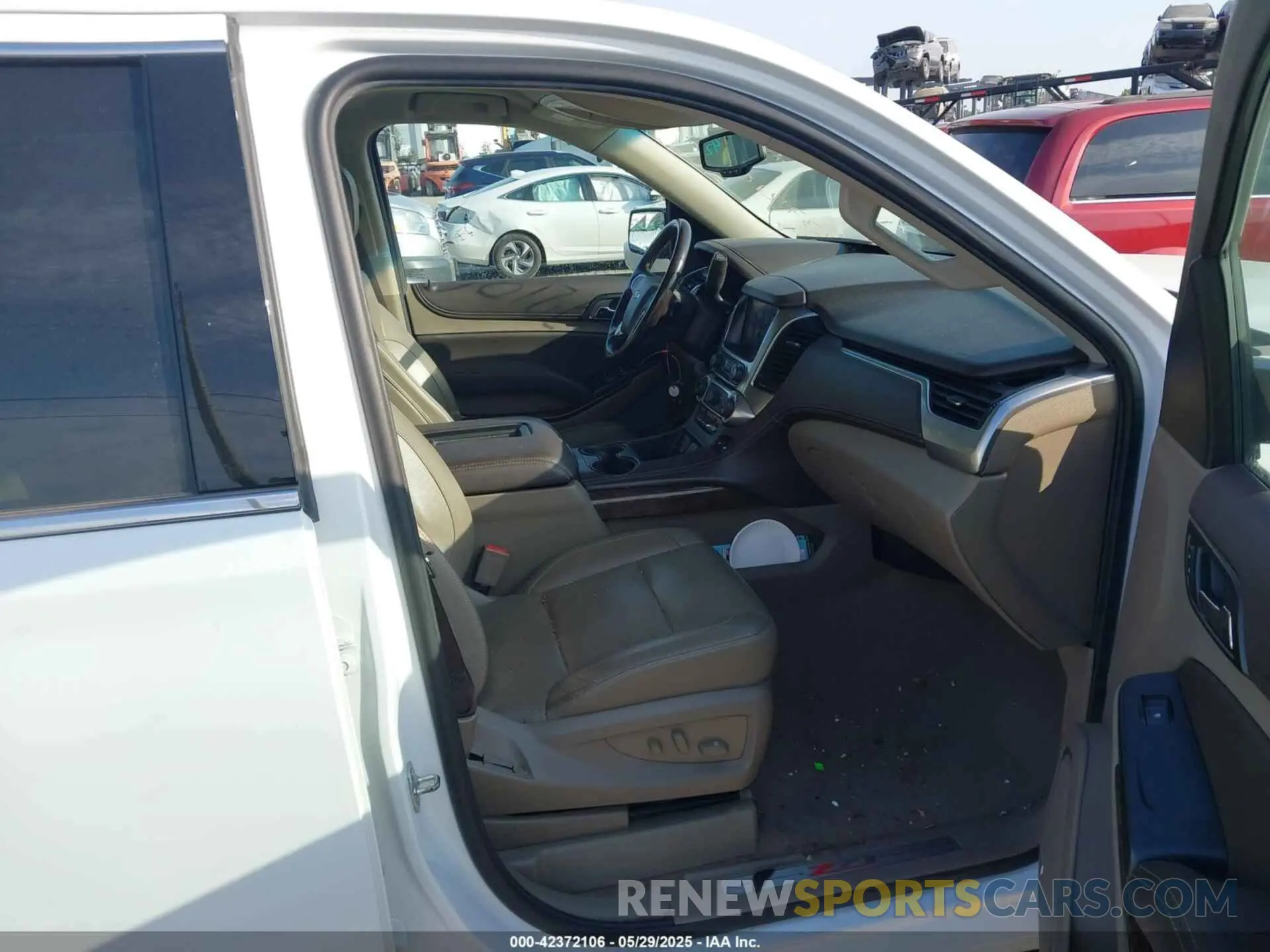 5 Фотография поврежденного автомобиля 1GNSKBKC2KR253915 CHEVROLET TAHOE 2019