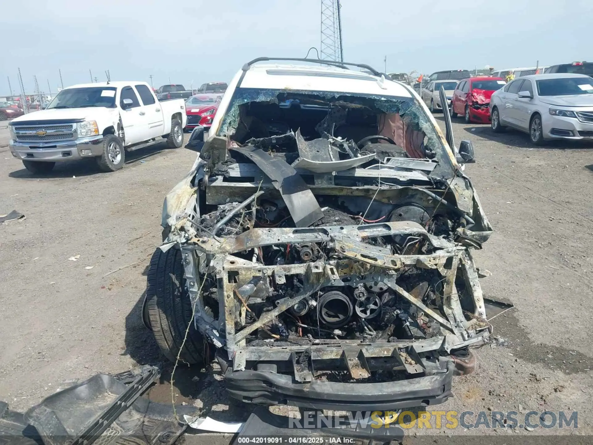 10 Photograph of a damaged car 1GNSKBKC2KR280113 CHEVROLET TAHOE 2019