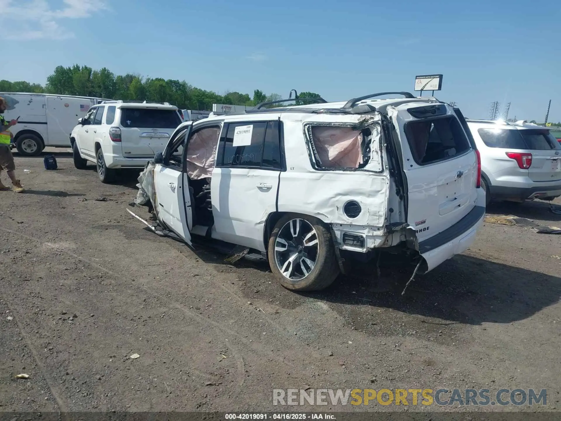 3 Photograph of a damaged car 1GNSKBKC2KR280113 CHEVROLET TAHOE 2019