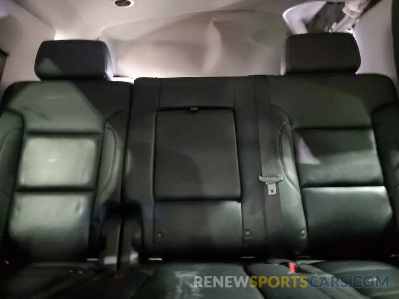 10 Photograph of a damaged car 1GNSKBKC4KR381444 CHEVROLET TAHOE 2019