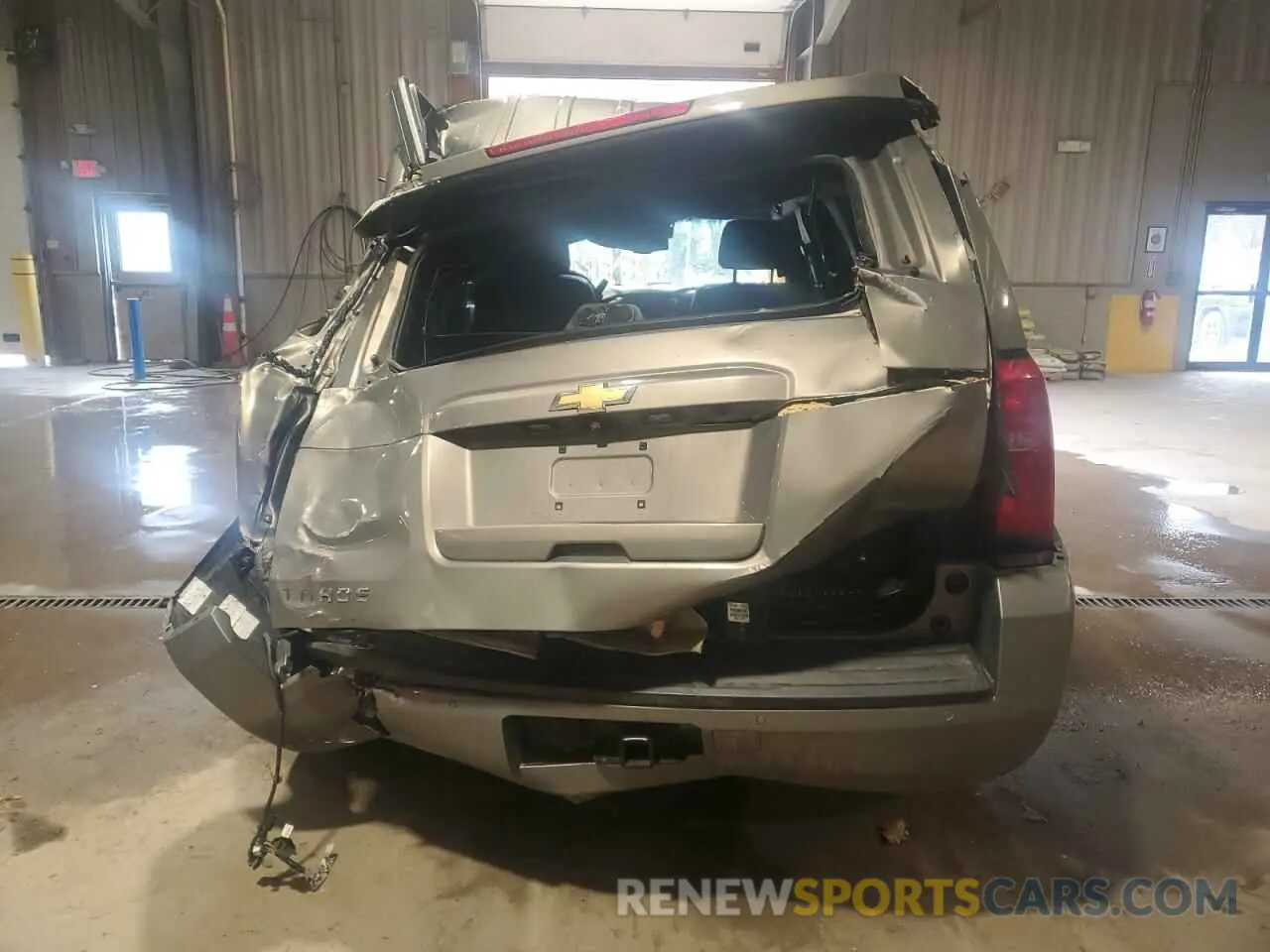 6 Photograph of a damaged car 1GNSKBKC4KR381444 CHEVROLET TAHOE 2019