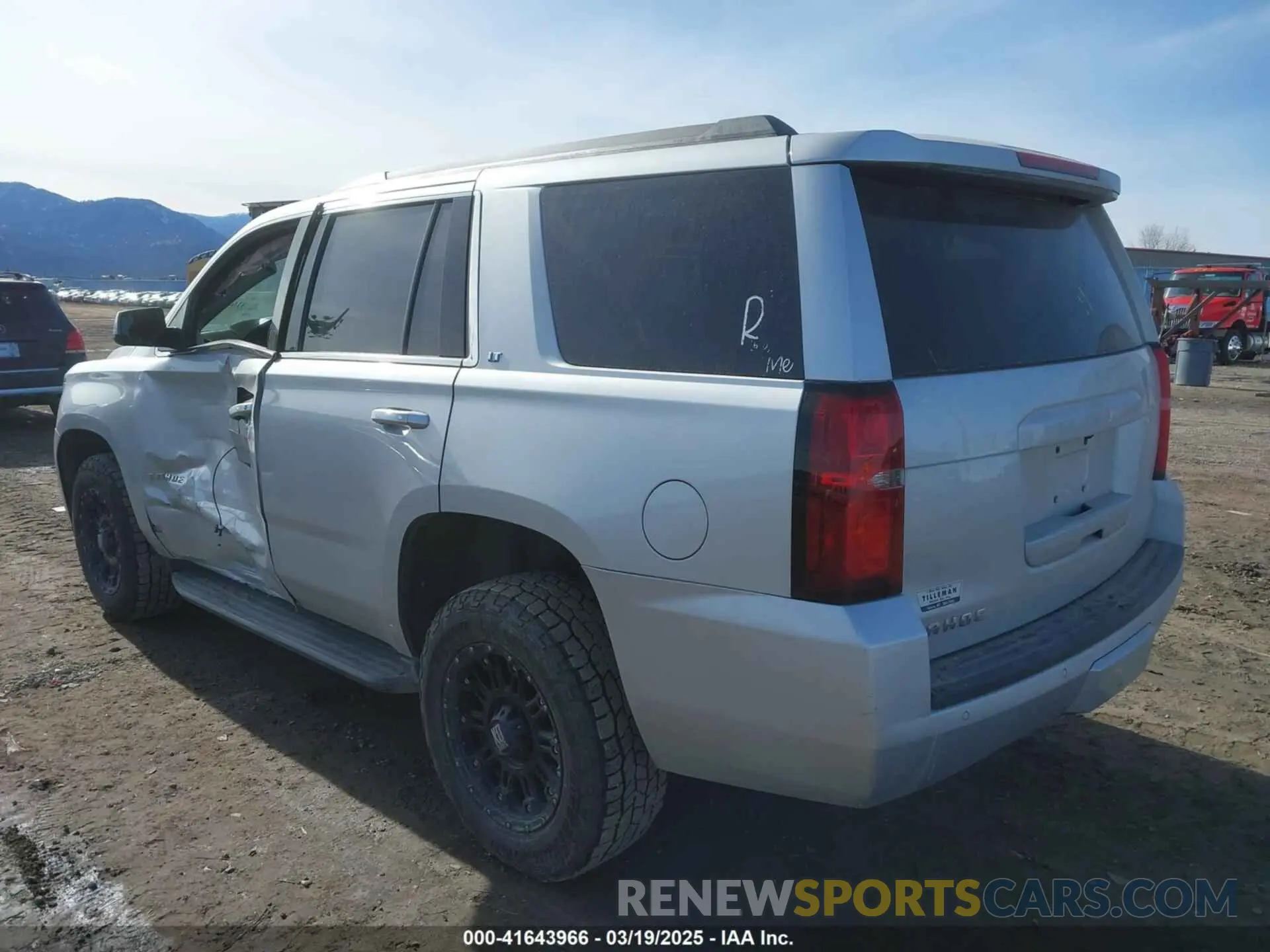 3 Фотография поврежденного автомобиля 1GNSKBKC4KR388622 CHEVROLET TAHOE 2019