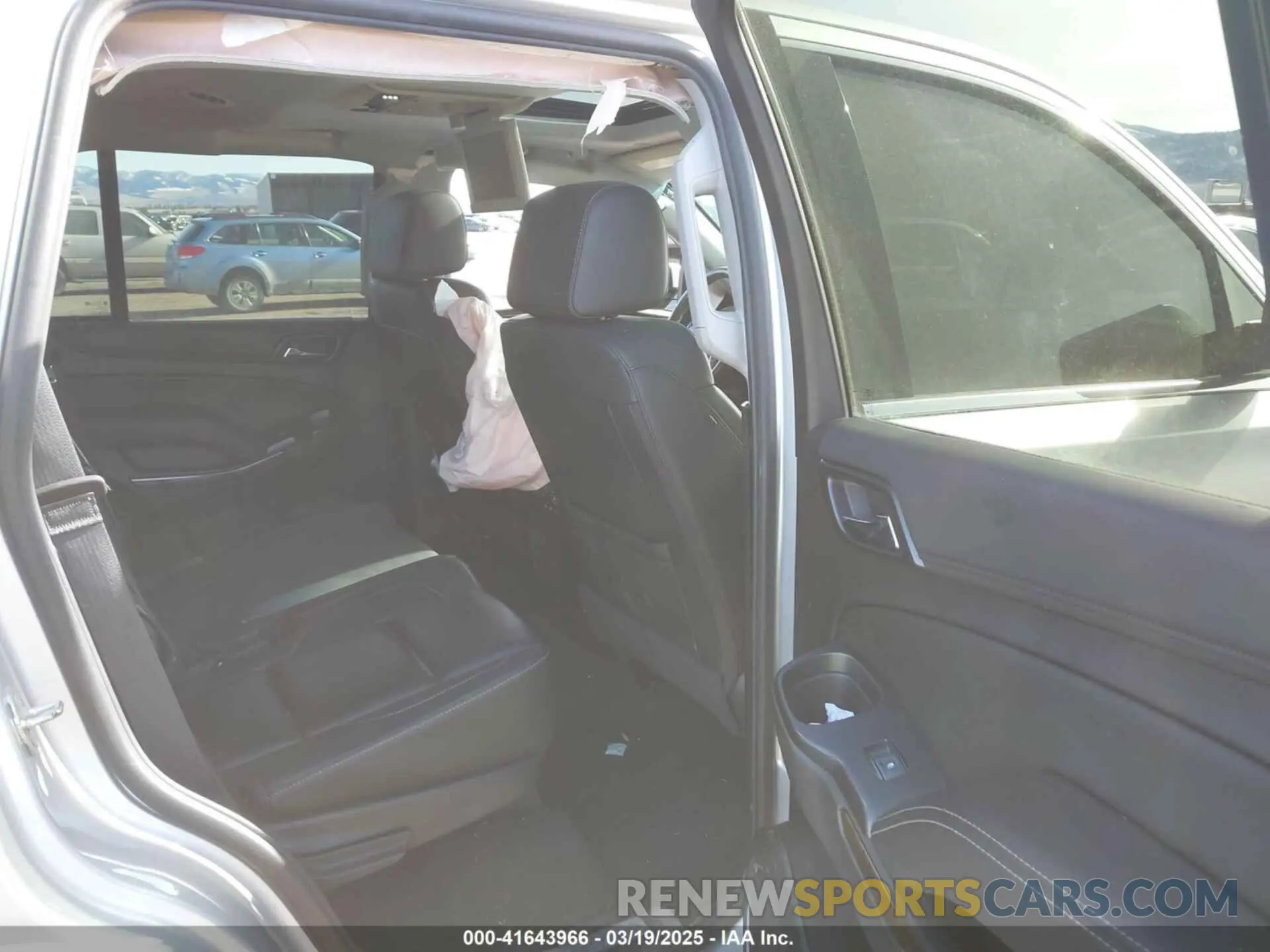 8 Фотография поврежденного автомобиля 1GNSKBKC4KR388622 CHEVROLET TAHOE 2019
