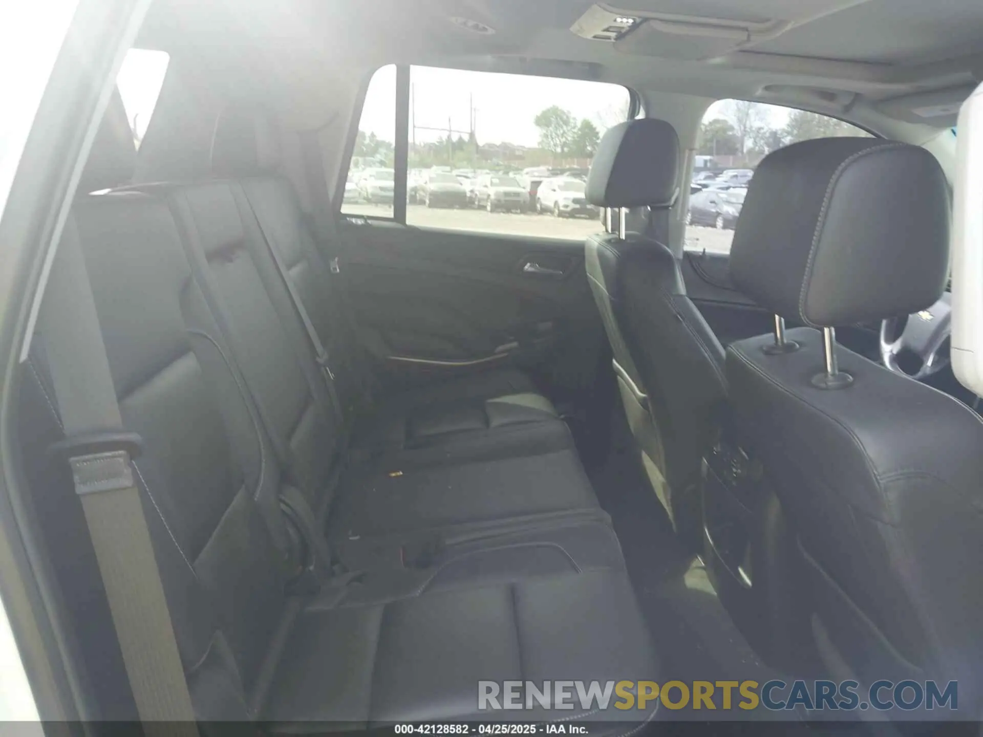 8 Photograph of a damaged car 1GNSKBKC4KR391312 CHEVROLET TAHOE 2019