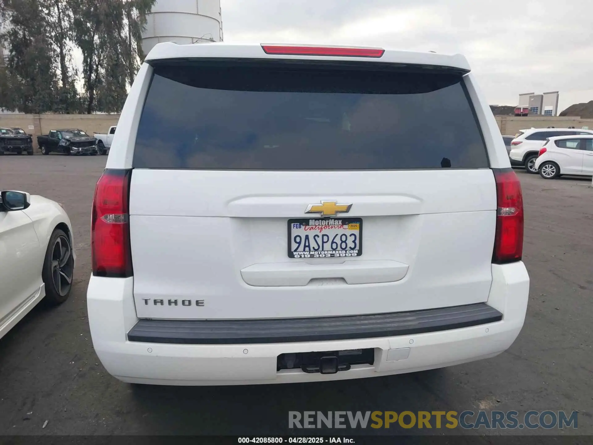 17 Photograph of a damaged car 1GNSKBKC5KR273544 CHEVROLET TAHOE 2019