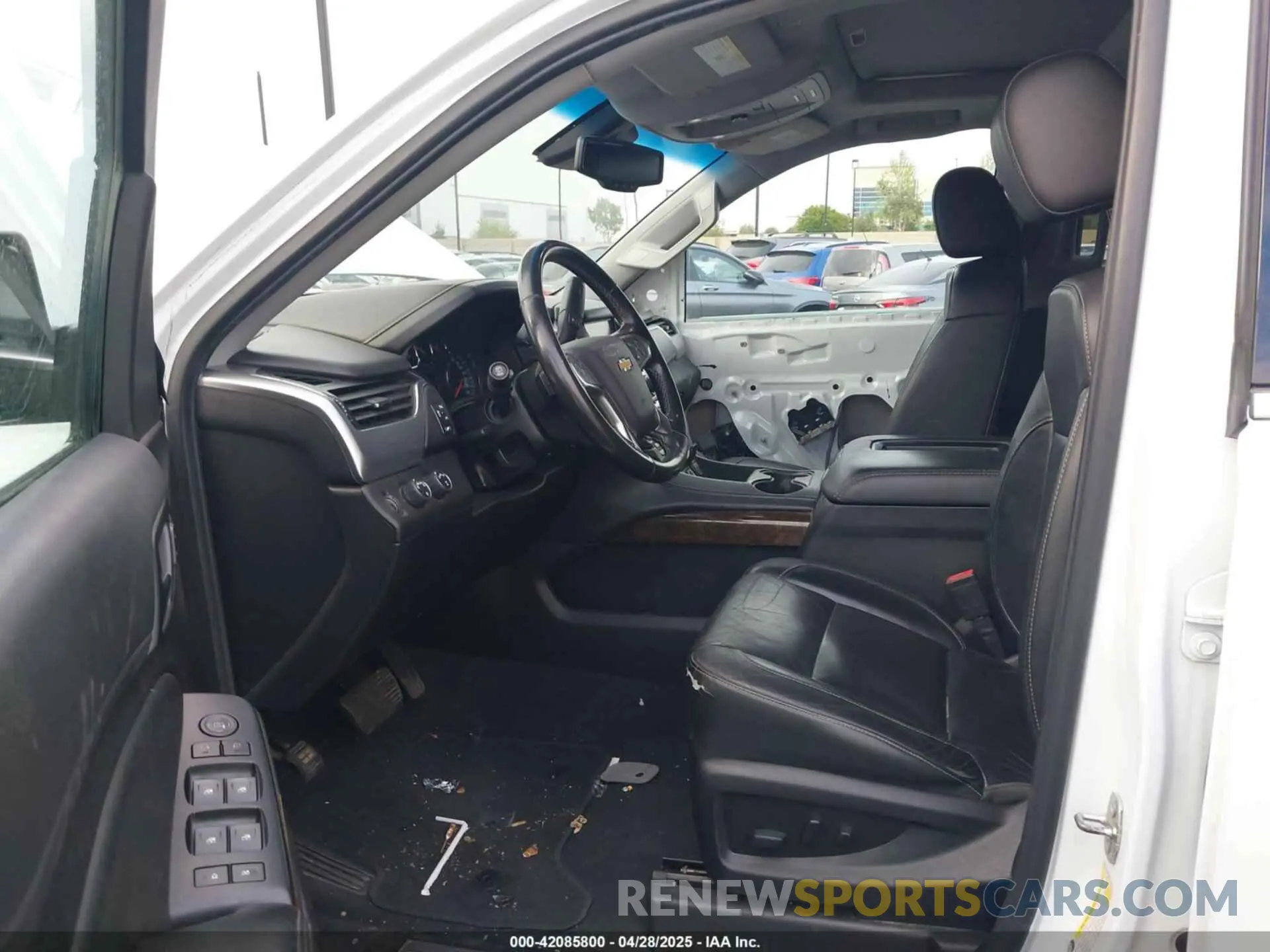 5 Photograph of a damaged car 1GNSKBKC5KR273544 CHEVROLET TAHOE 2019