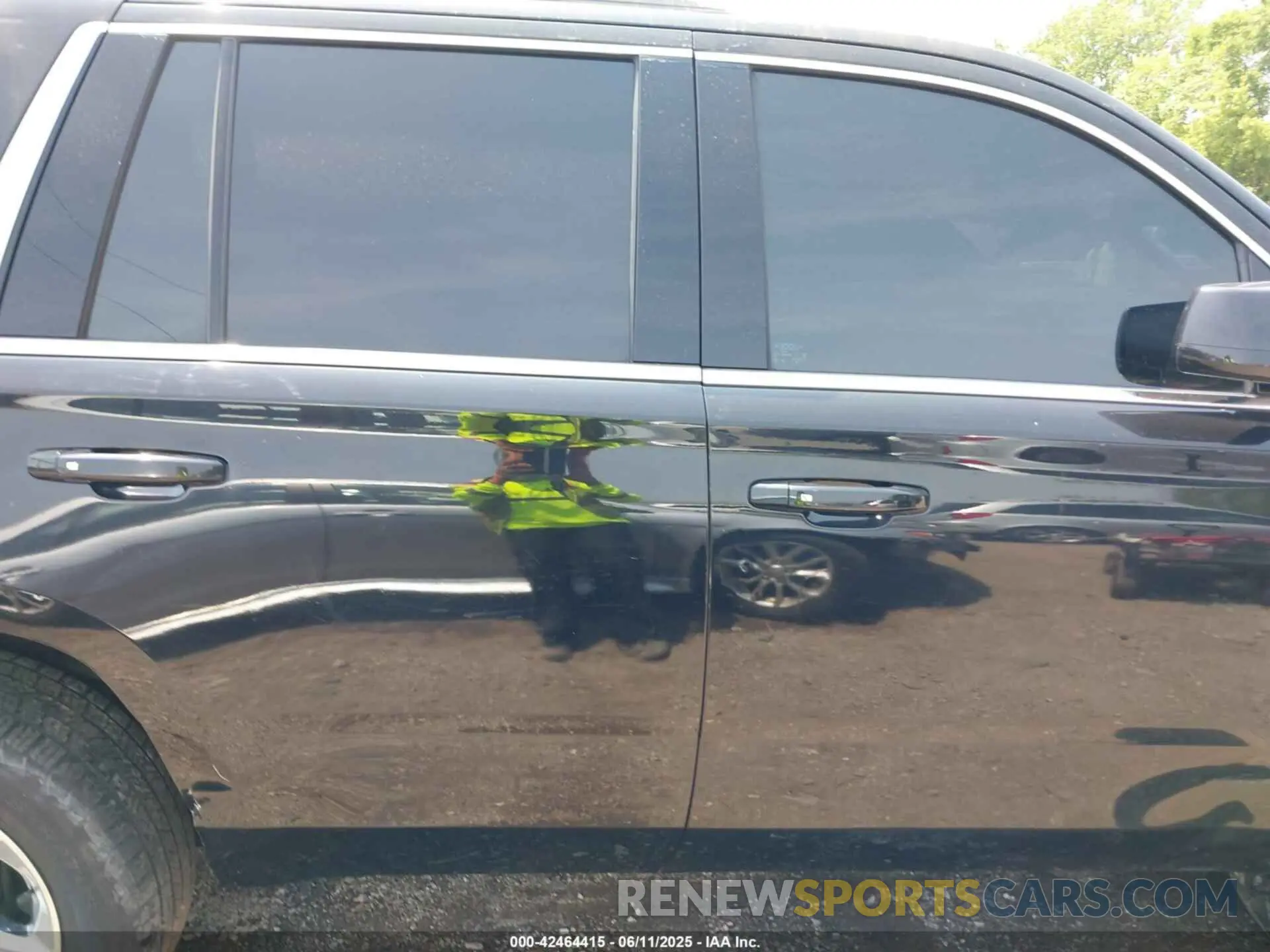13 Photograph of a damaged car 1GNSKBKC7KR253912 CHEVROLET TAHOE 2019