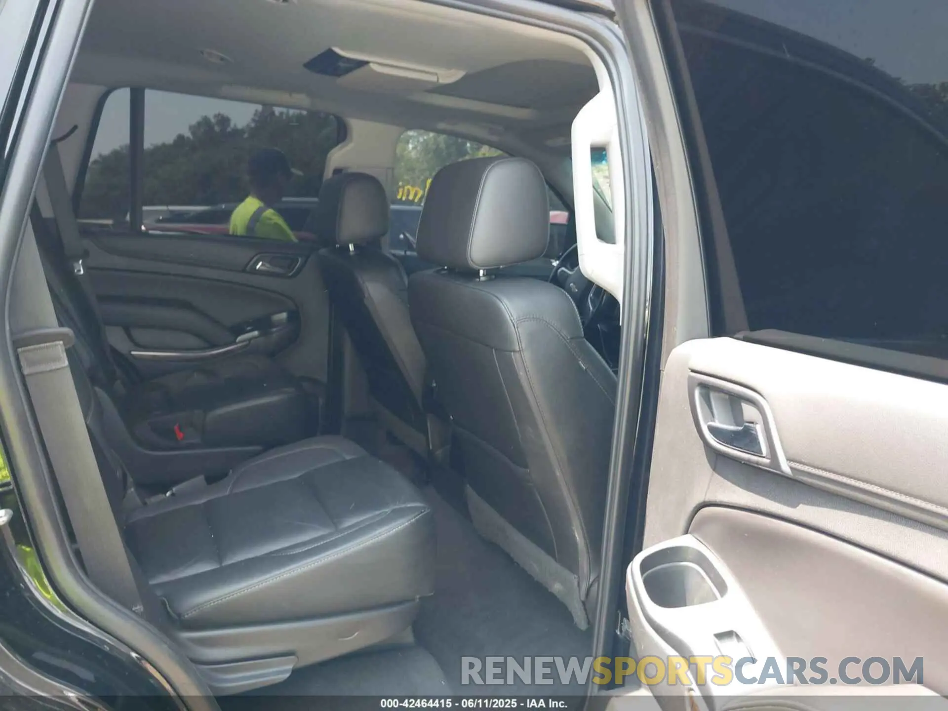 8 Photograph of a damaged car 1GNSKBKC7KR253912 CHEVROLET TAHOE 2019
