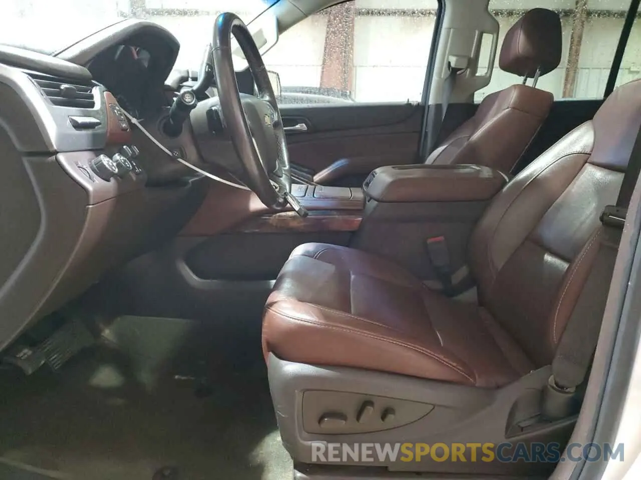 7 Photograph of a damaged car 1GNSKCKC0KR105896 CHEVROLET TAHOE 2019