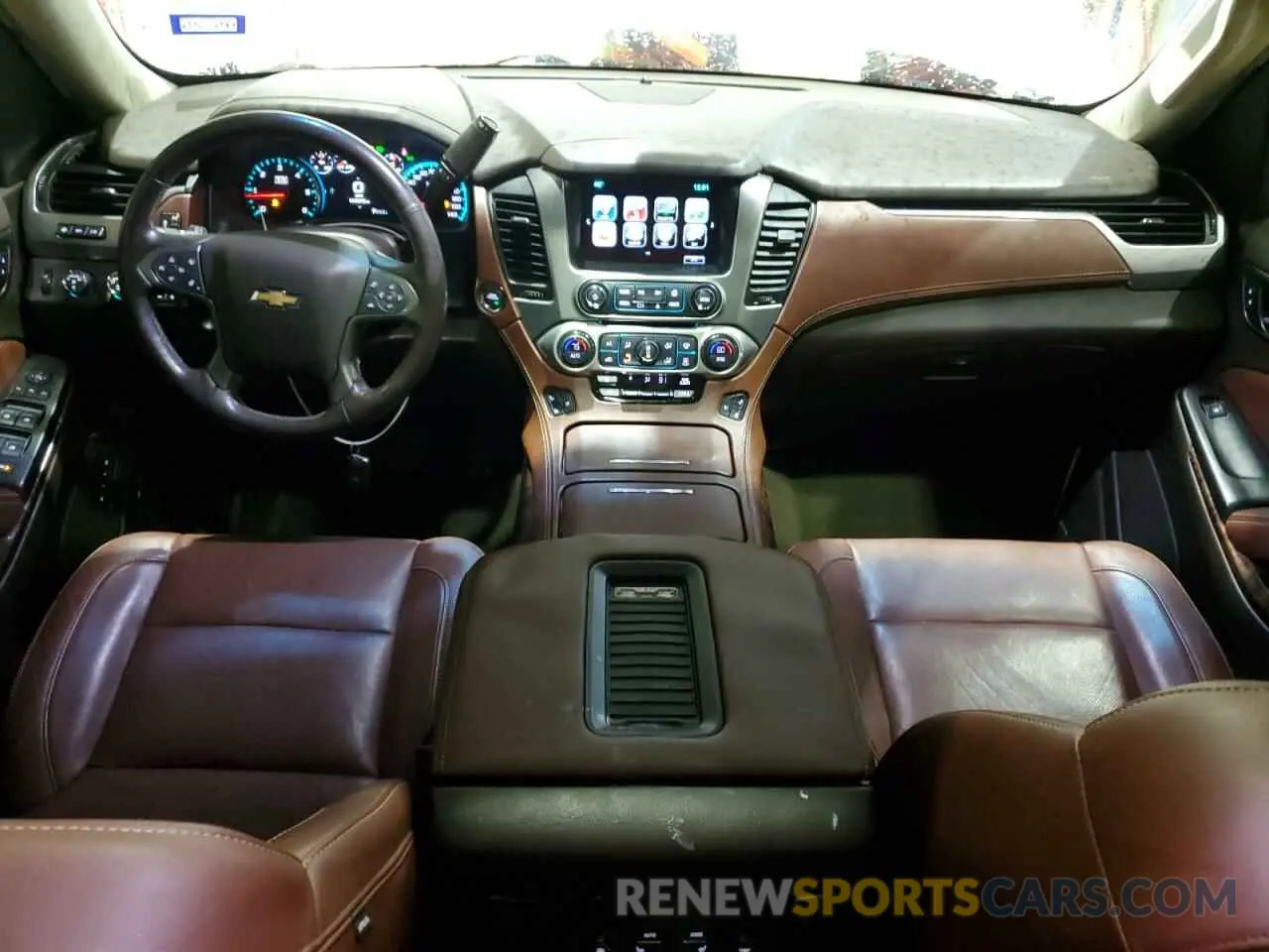 8 Photograph of a damaged car 1GNSKCKC0KR105896 CHEVROLET TAHOE 2019