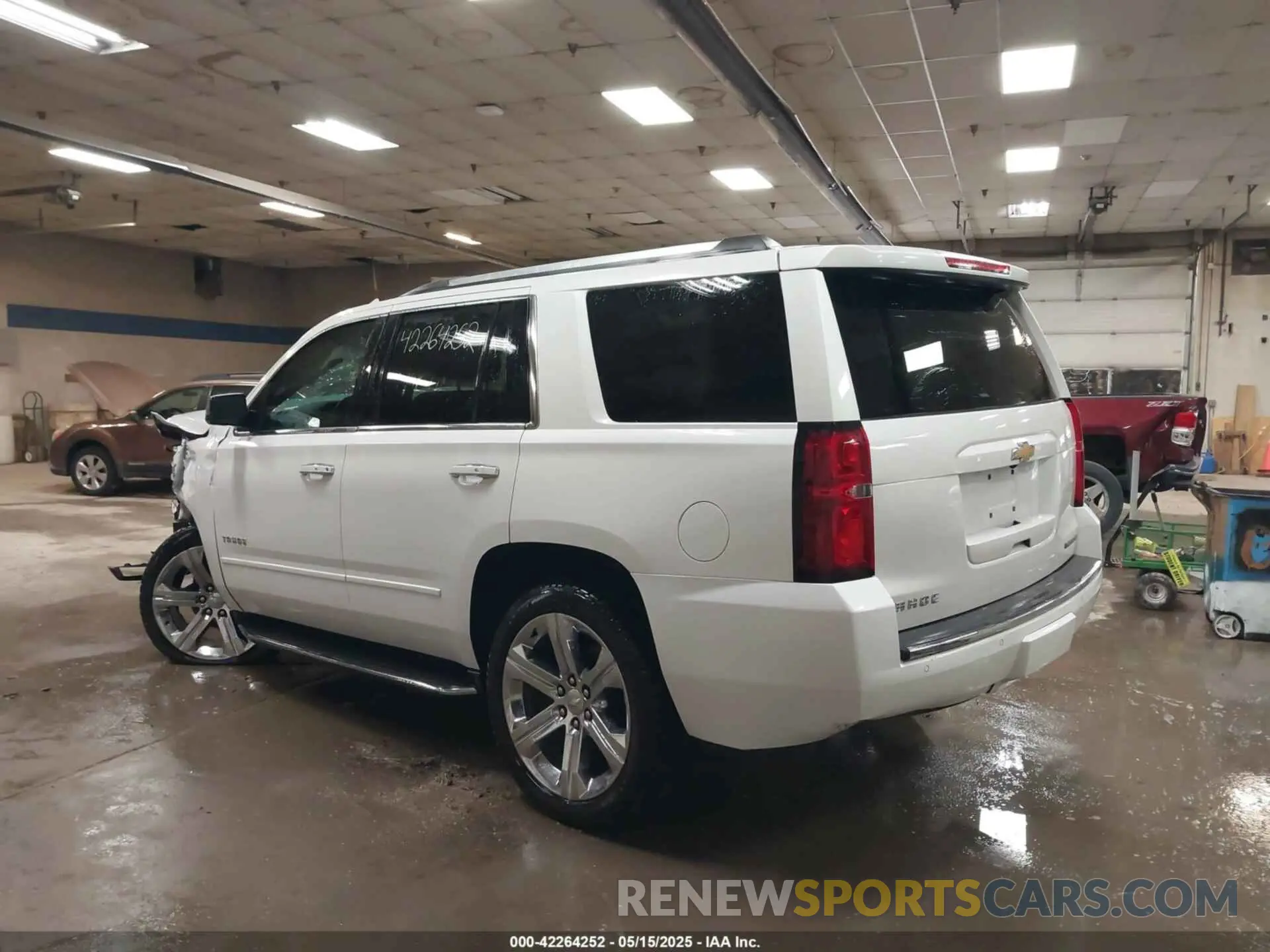 3 Фотография поврежденного автомобиля 1GNSKCKC3KR183072 CHEVROLET TAHOE 2019