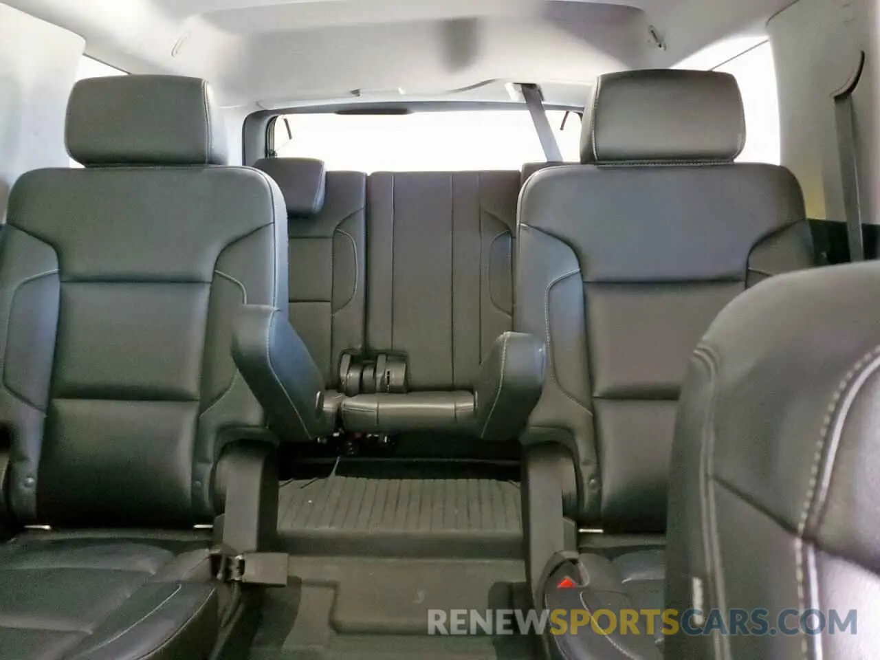 10 Photograph of a damaged car 1GNSKCKC4KR213275 CHEVROLET TAHOE 2019