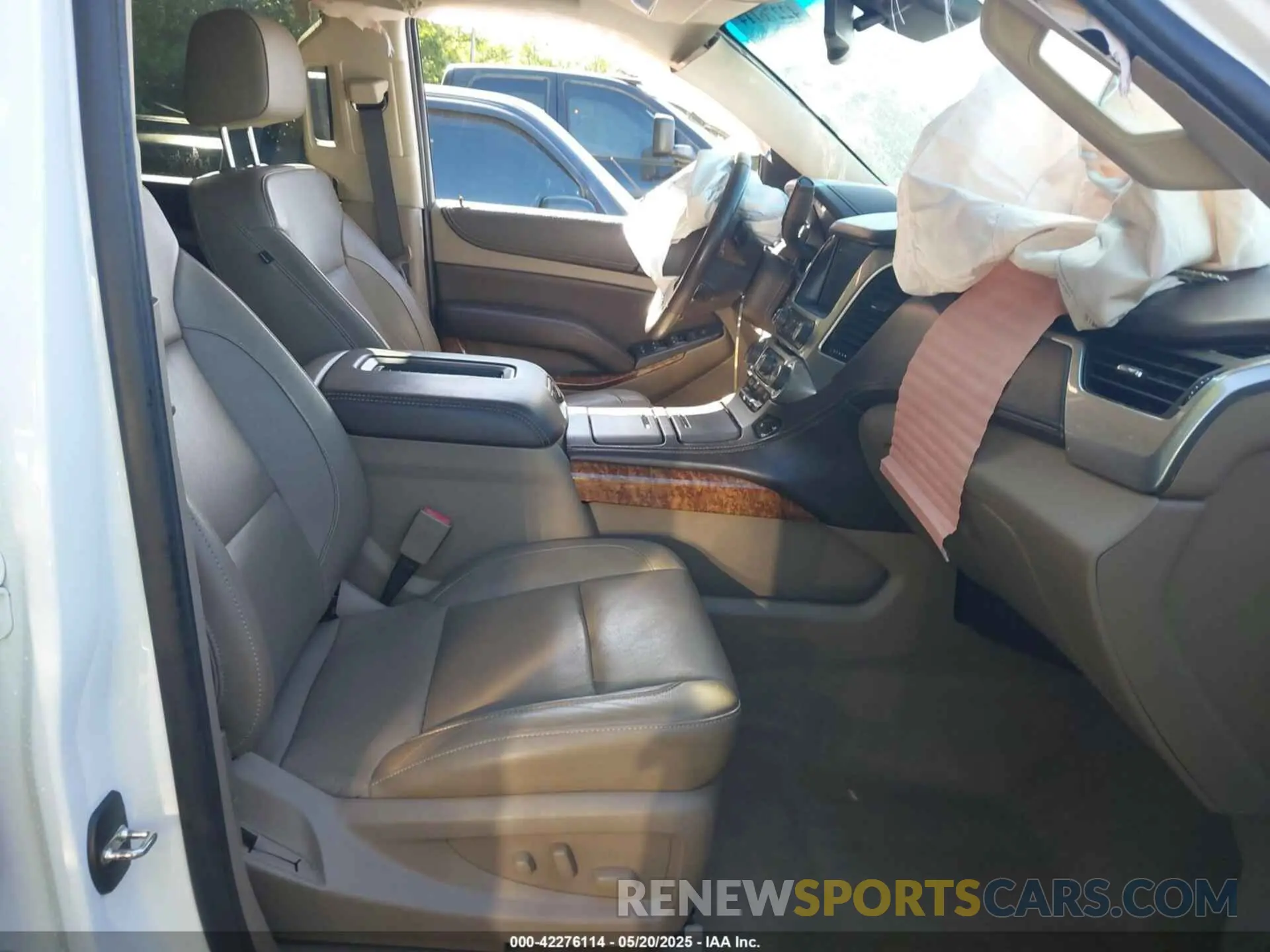 5 Photograph of a damaged car 1GNSKCKC8KR162282 CHEVROLET TAHOE 2019