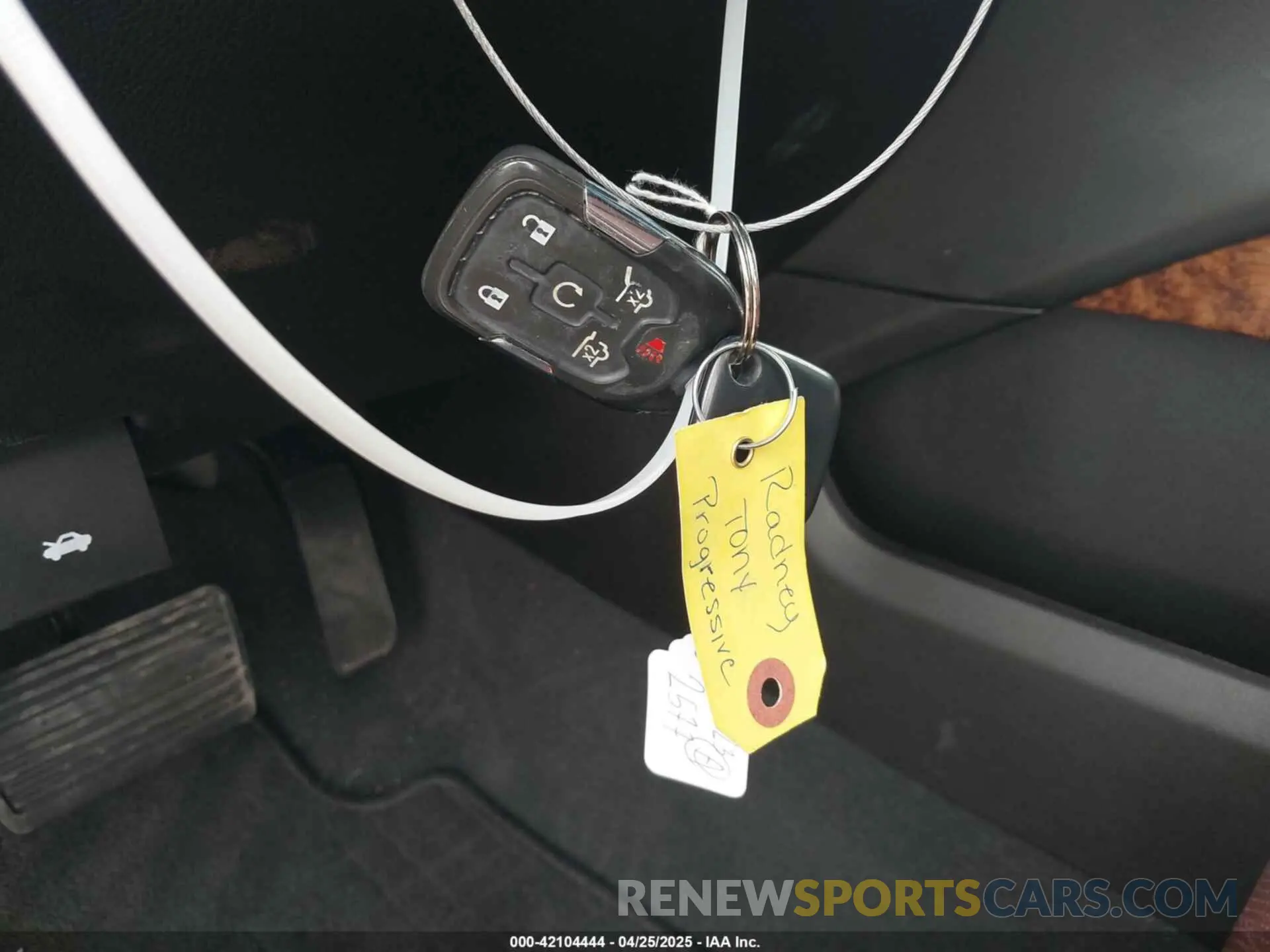 11 Фотография поврежденного автомобиля 1GNSKCKJ2KR242577 CHEVROLET TAHOE 2019