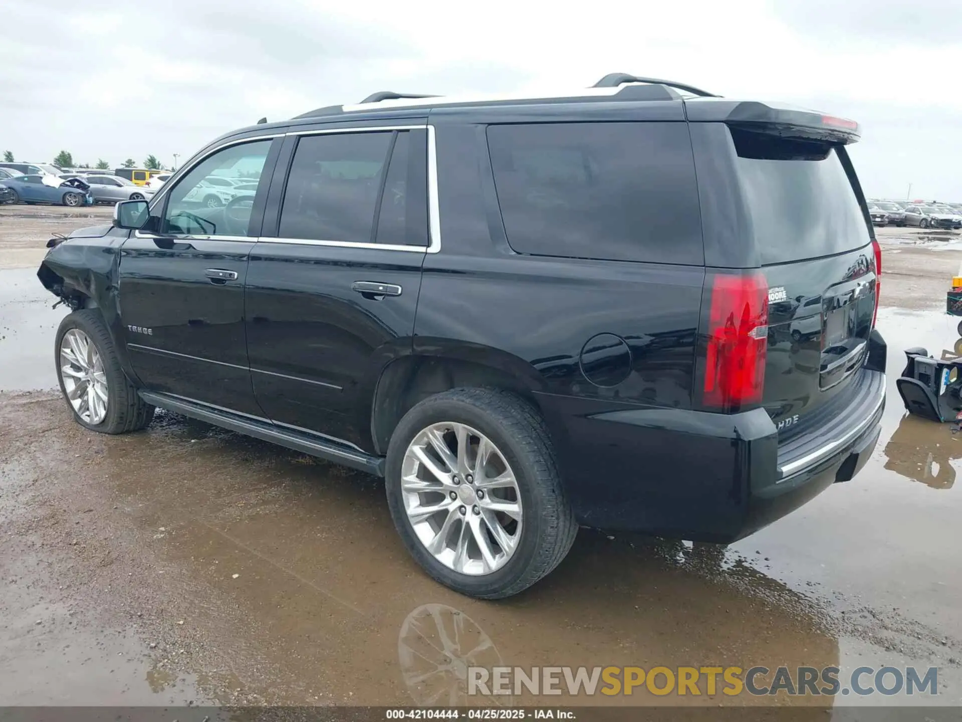 3 Фотография поврежденного автомобиля 1GNSKCKJ2KR242577 CHEVROLET TAHOE 2019