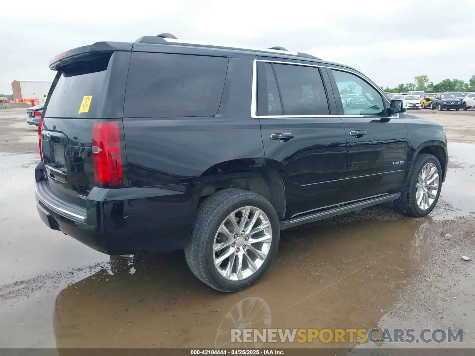 4 Фотография поврежденного автомобиля 1GNSKCKJ2KR242577 CHEVROLET TAHOE 2019
