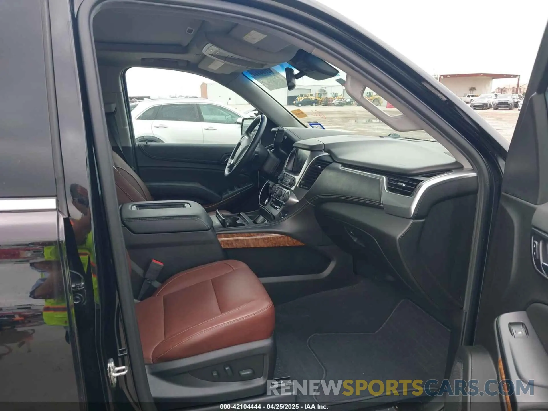 5 Фотография поврежденного автомобиля 1GNSKCKJ2KR242577 CHEVROLET TAHOE 2019