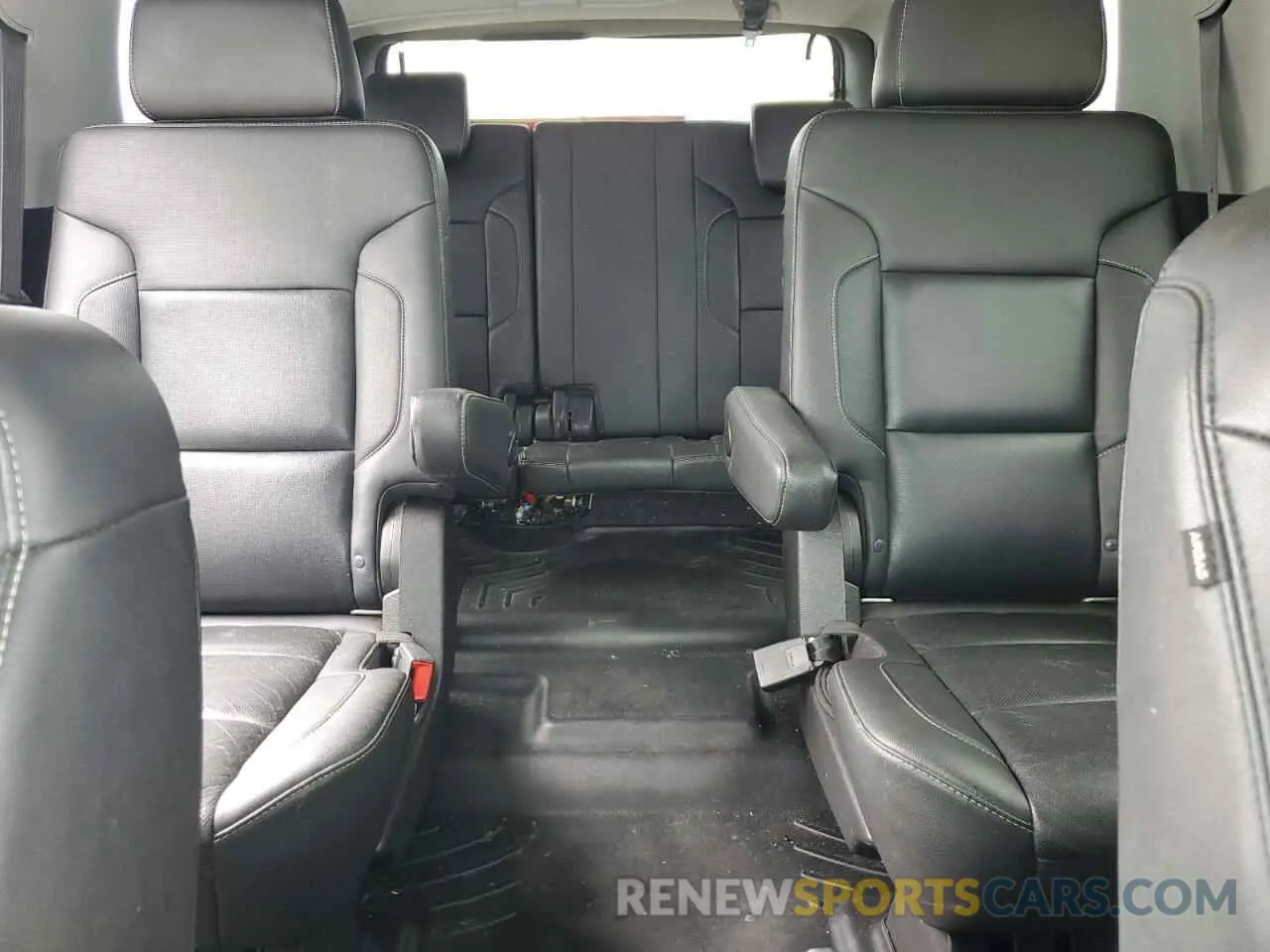 10 Photograph of a damaged car 1GNSKCKJ3KR220037 CHEVROLET TAHOE 2019