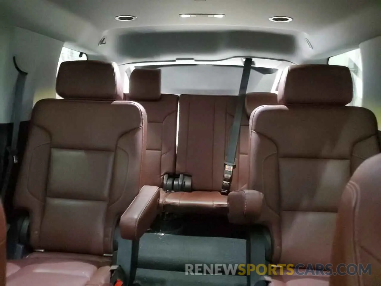 10 Photograph of a damaged car 1GNSKCKJ9KR225873 CHEVROLET TAHOE 2019