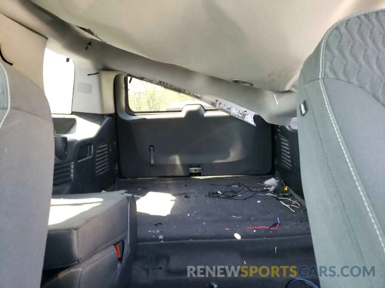 10 Photograph of a damaged car 1GNSKFKC7KR133437 CHEVROLET TAHOE 2019