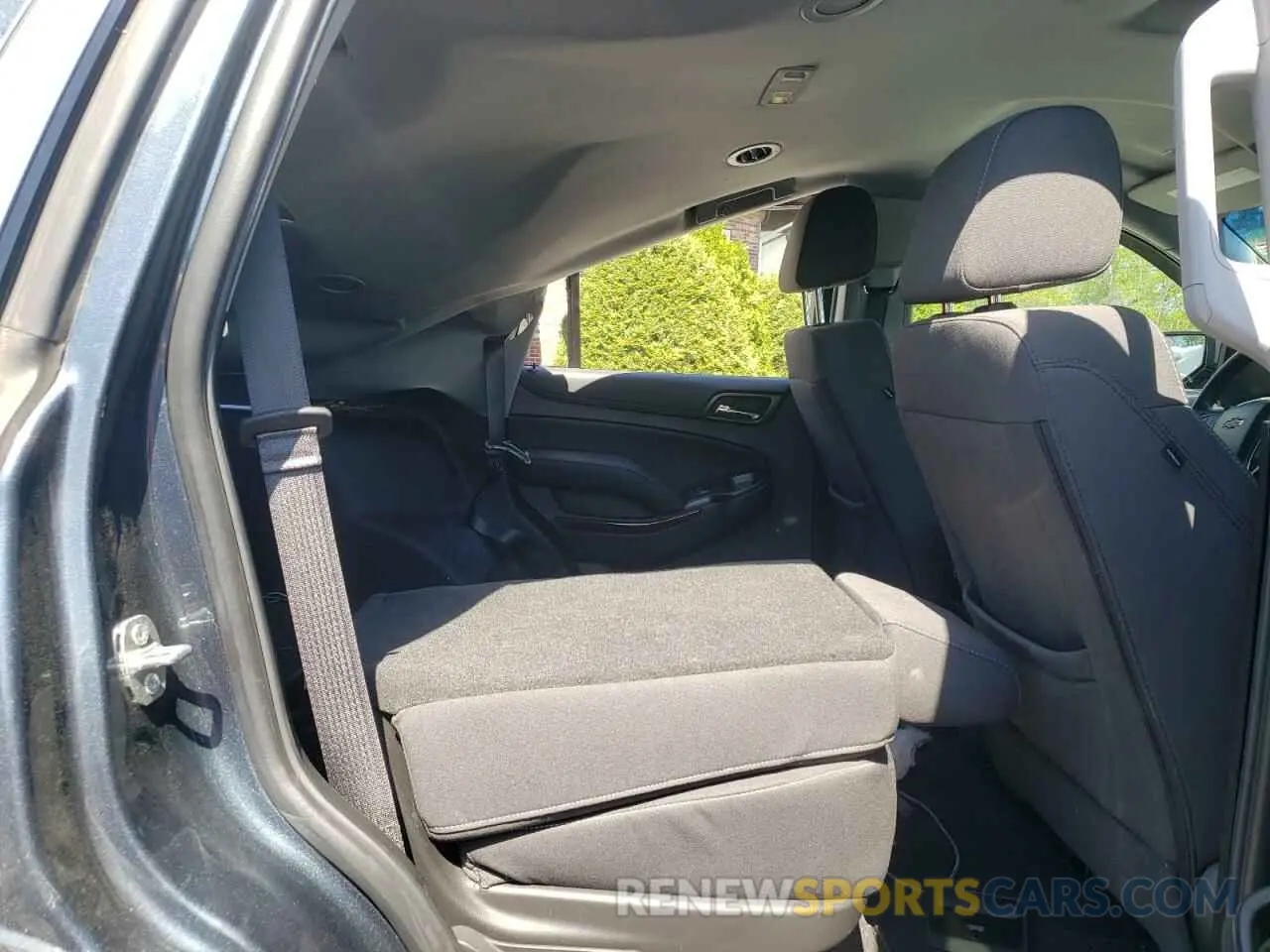 11 Photograph of a damaged car 1GNSKFKC7KR133437 CHEVROLET TAHOE 2019