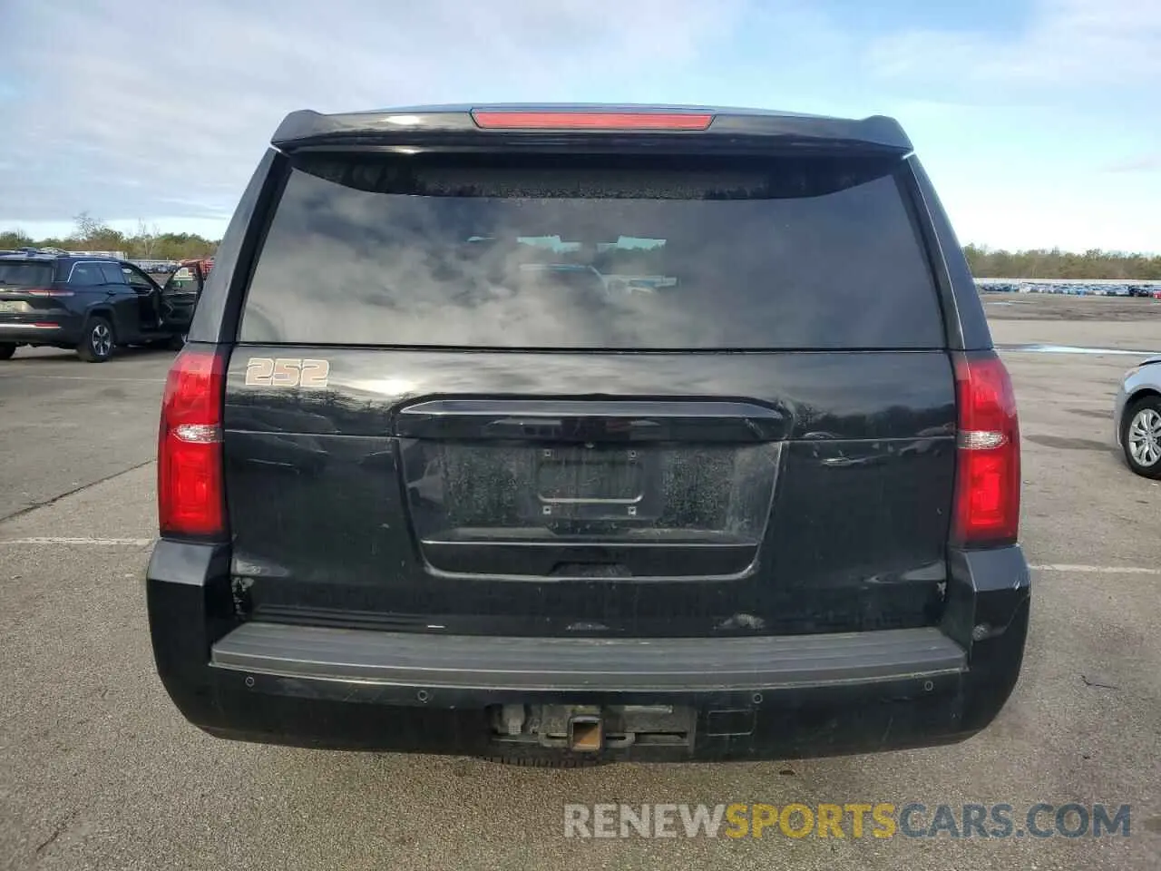 6 Photograph of a damaged car 1GNLCDEC2LR276931 CHEVROLET TAHOE 2020