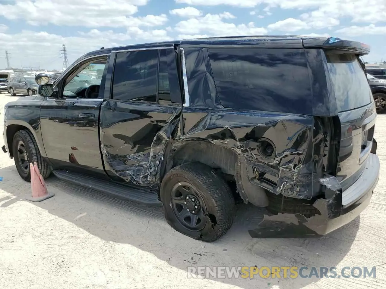 2 Фотография поврежденного автомобиля 1GNLCDEC7LR221777 CHEVROLET TAHOE 2020