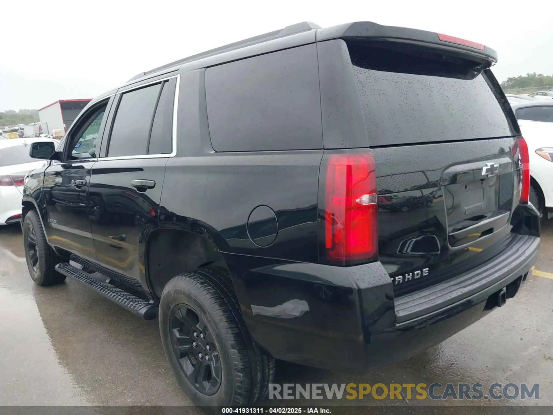 3 Photograph of a damaged car 1GNSCAKC5LR275173 CHEVROLET TAHOE 2020